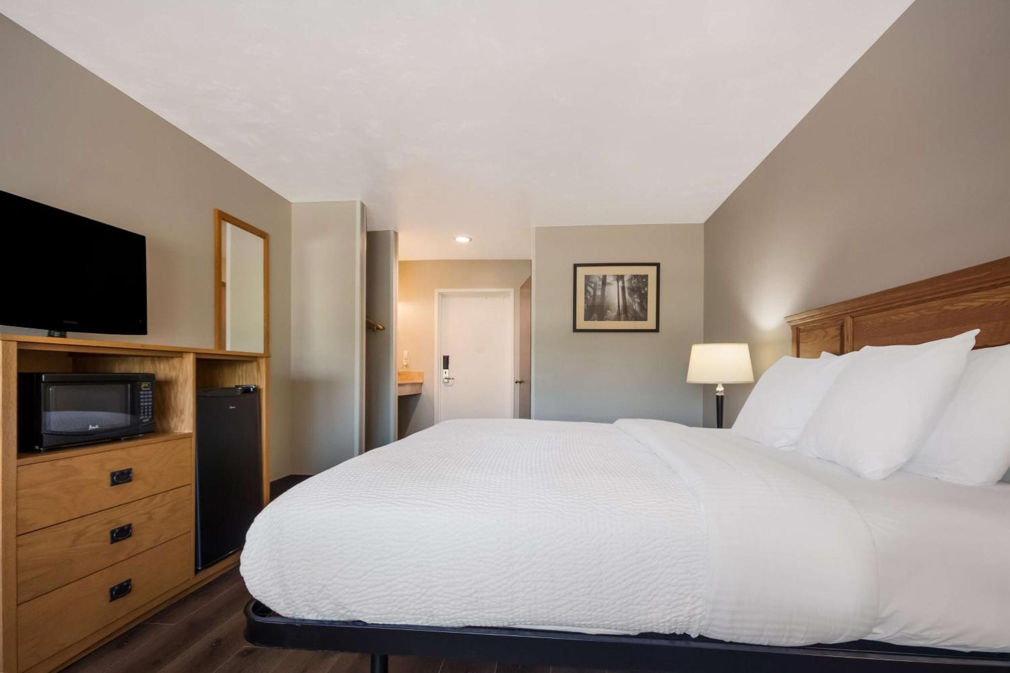 King Room with Bath Tub - Disability Access/Non-Smoking