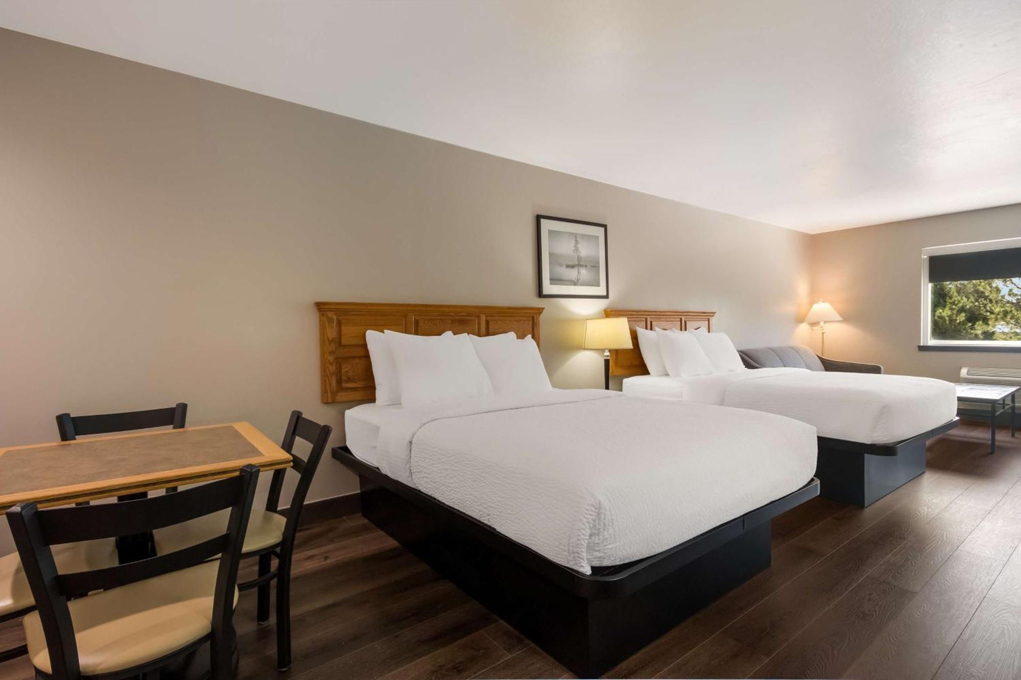 Queen Suite with Two Queen Beds - Non-Smoking