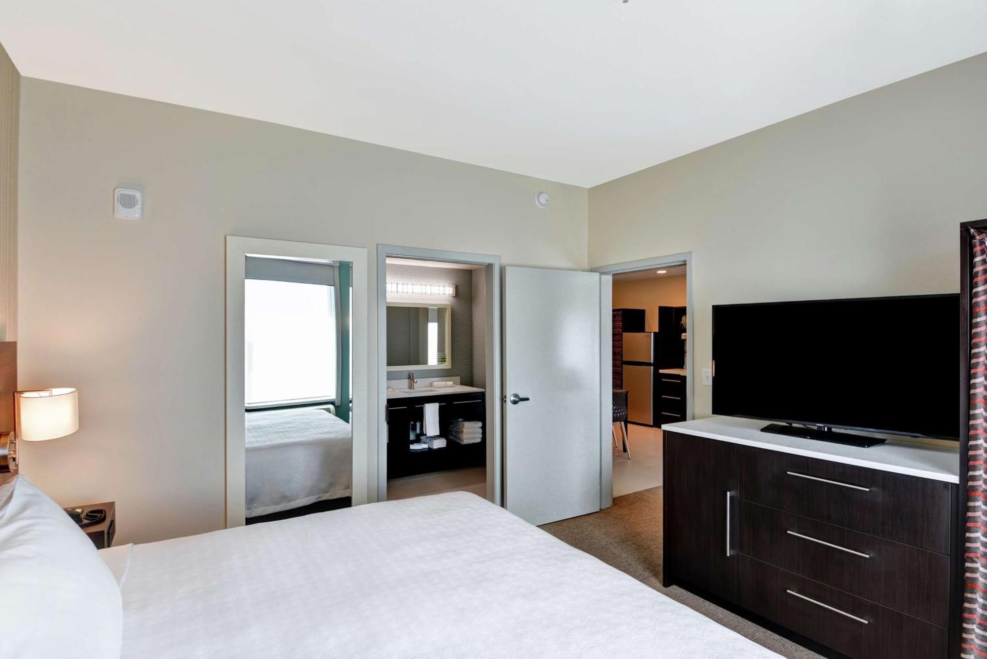 One-Bedroom King Suite - Non-Smoking