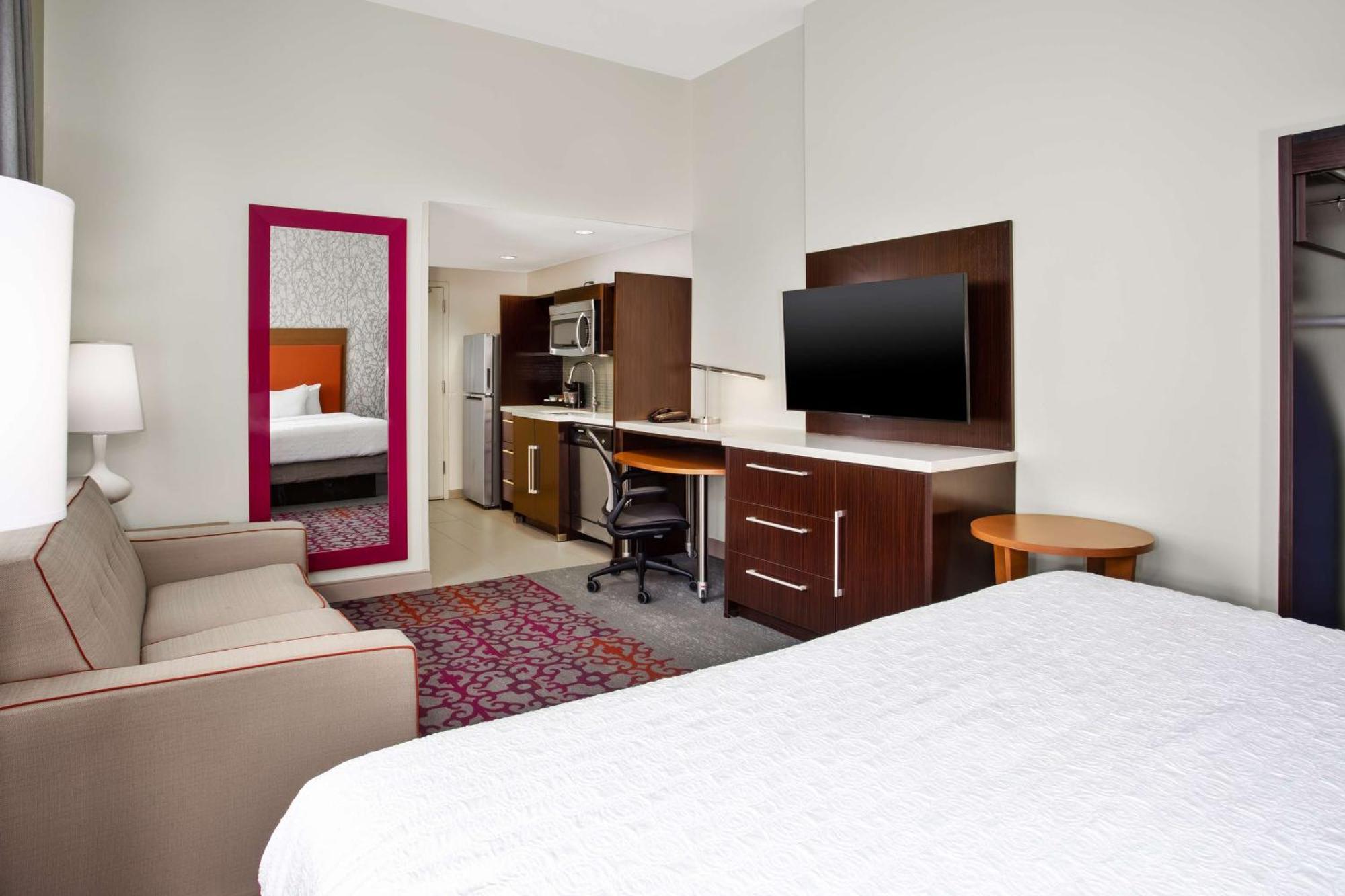 Corner King Studio Suite with City View - Non-Smoking