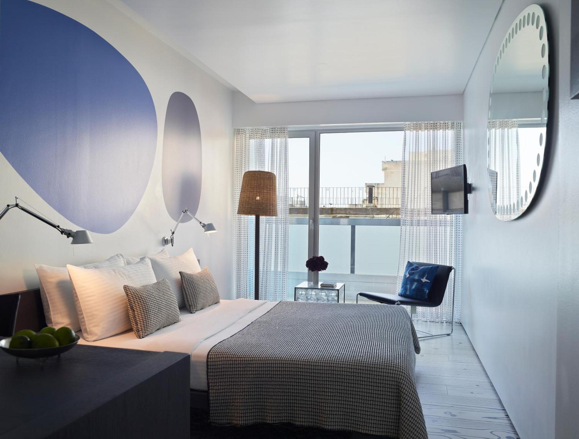 Doppel-/Zweibettzimmer mit Balkon