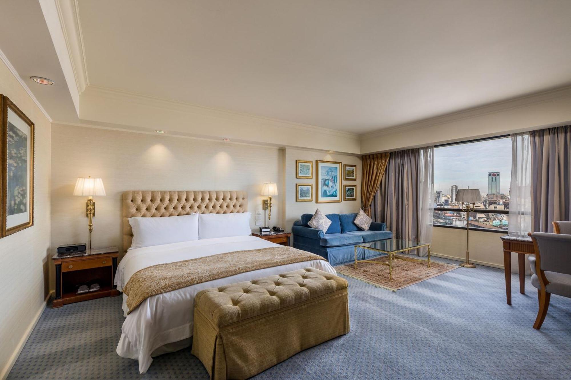 Grande Chambre Lit King-Size de Luxe avec Vue sur la Ville