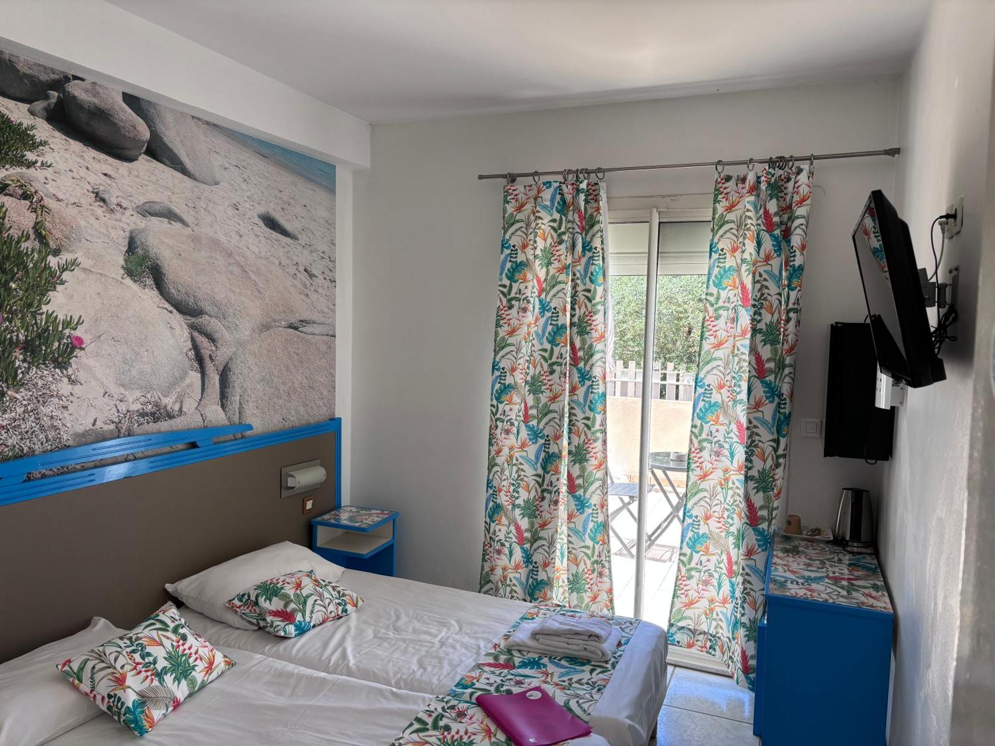 Chambre Double Supérieure avec Terrasse - Rez-de-Chaussée