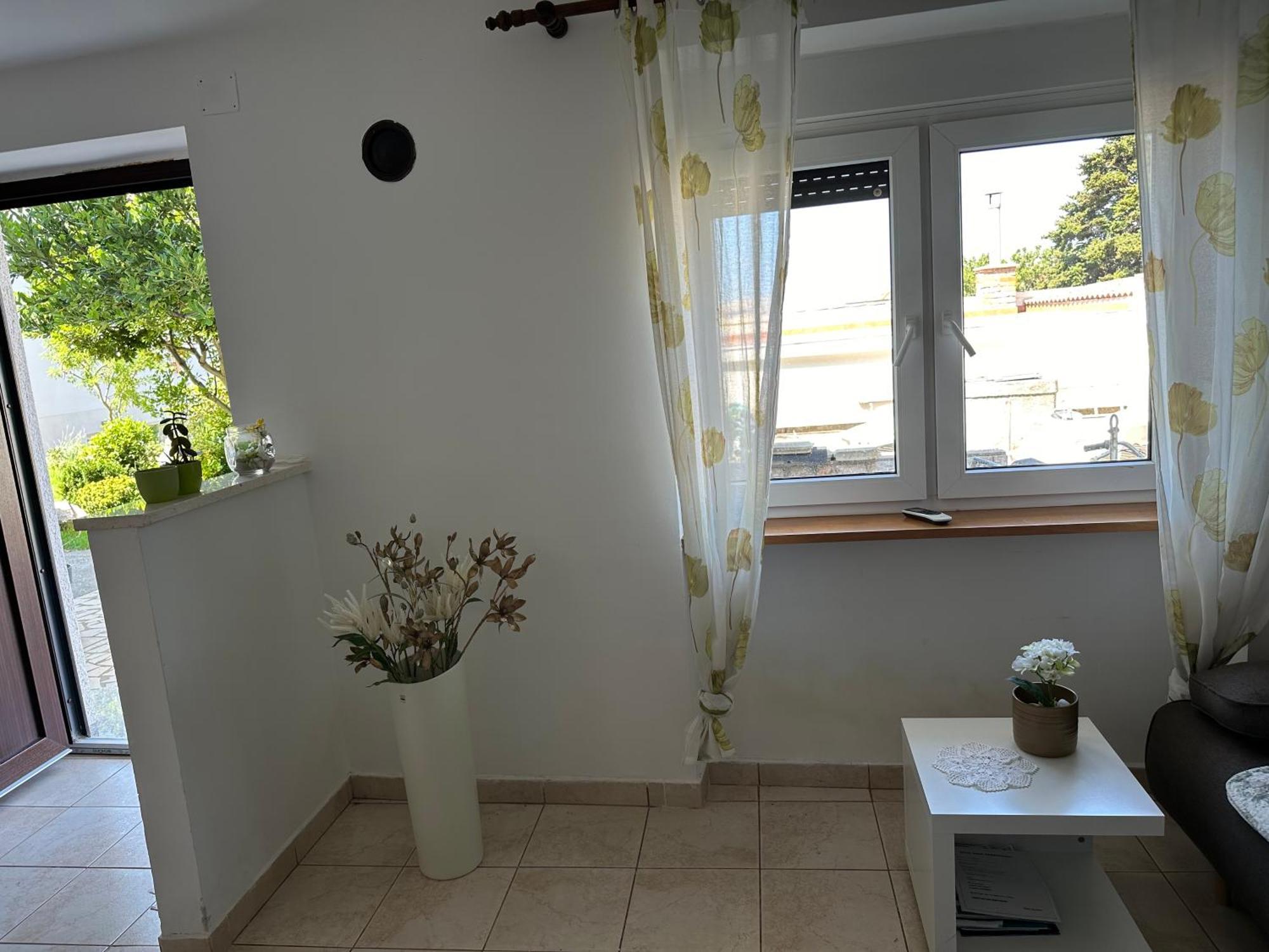 Appartamento con 2 Camere da Letto e Terrazza