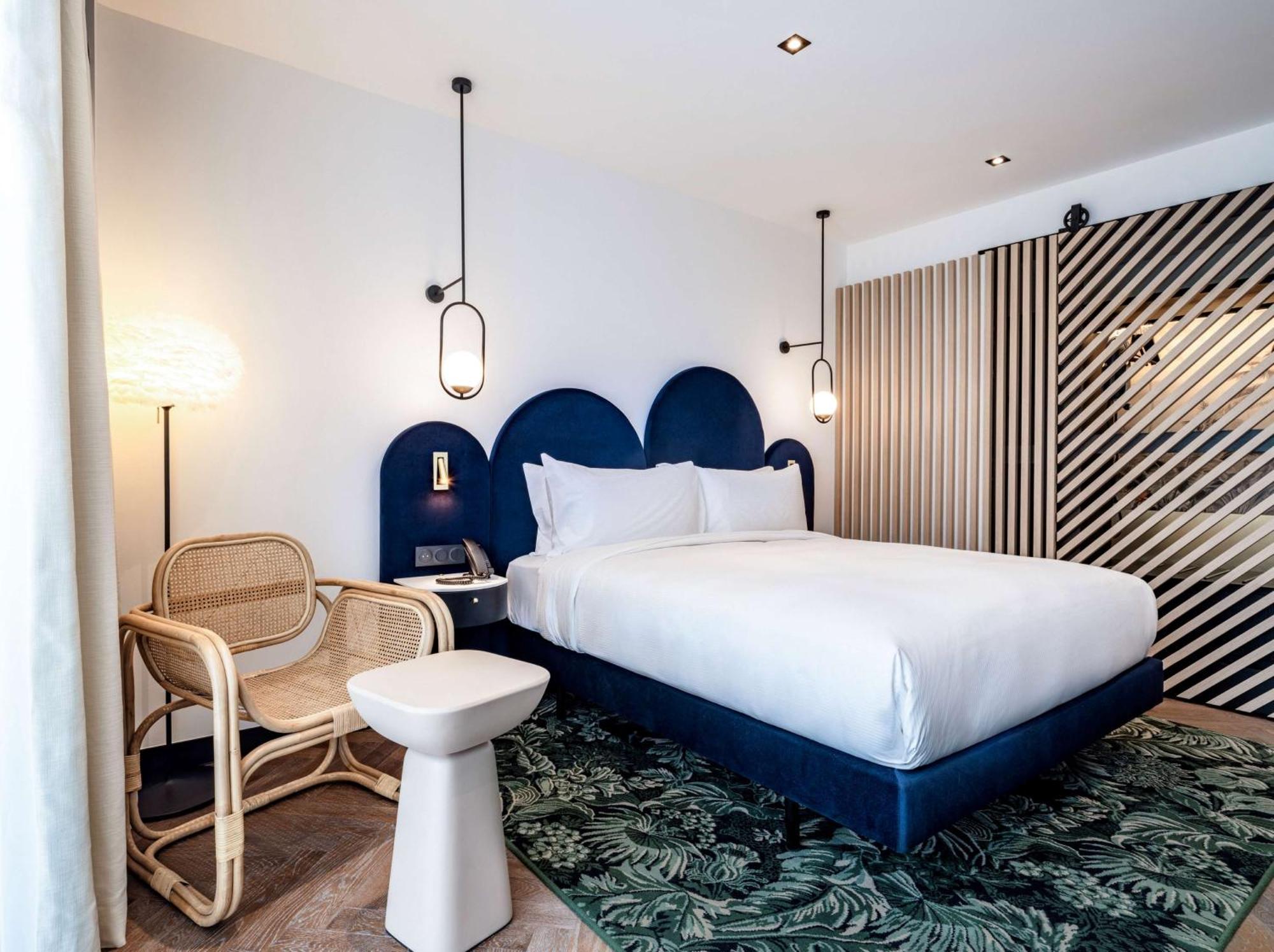 Chambre Lit Queen-Size - Vue sur Ville