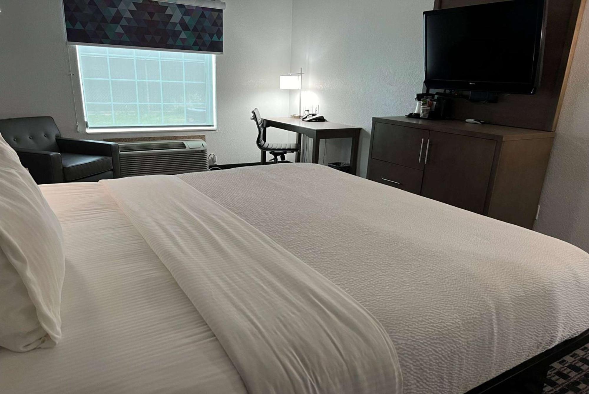 Deluxe King Room