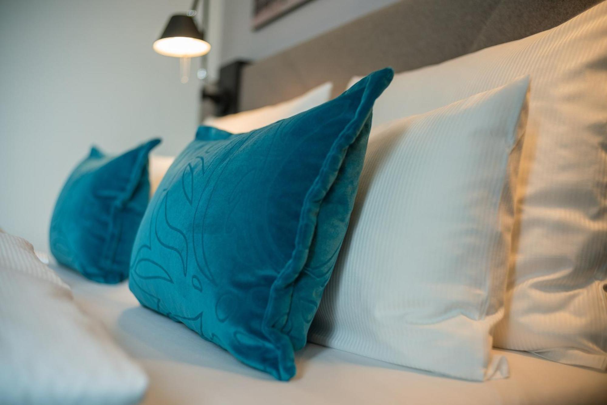 Deluxe Room (2 Adults + 1 Child)