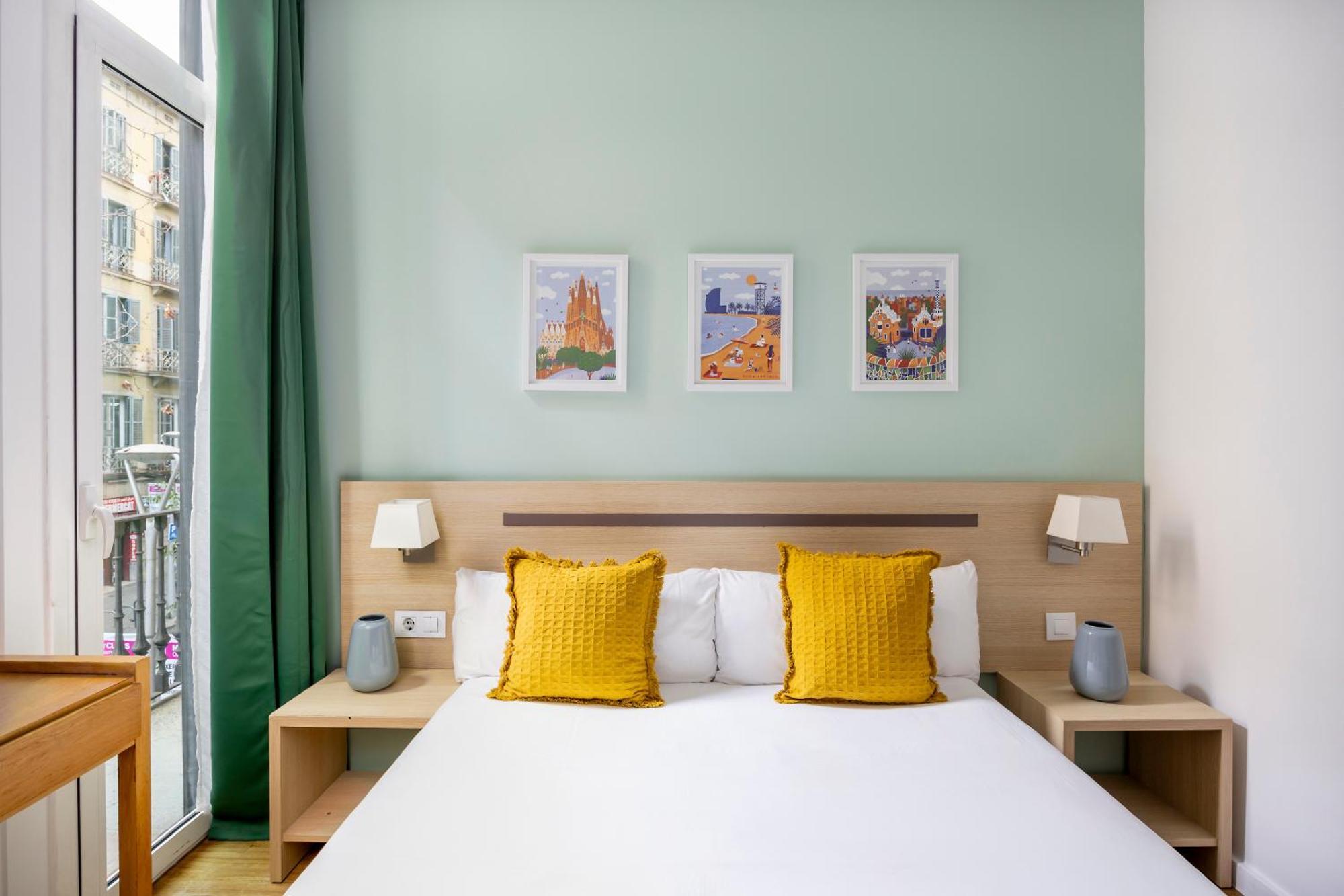Quarto com Cama de Casal ou 2 de Solteiro