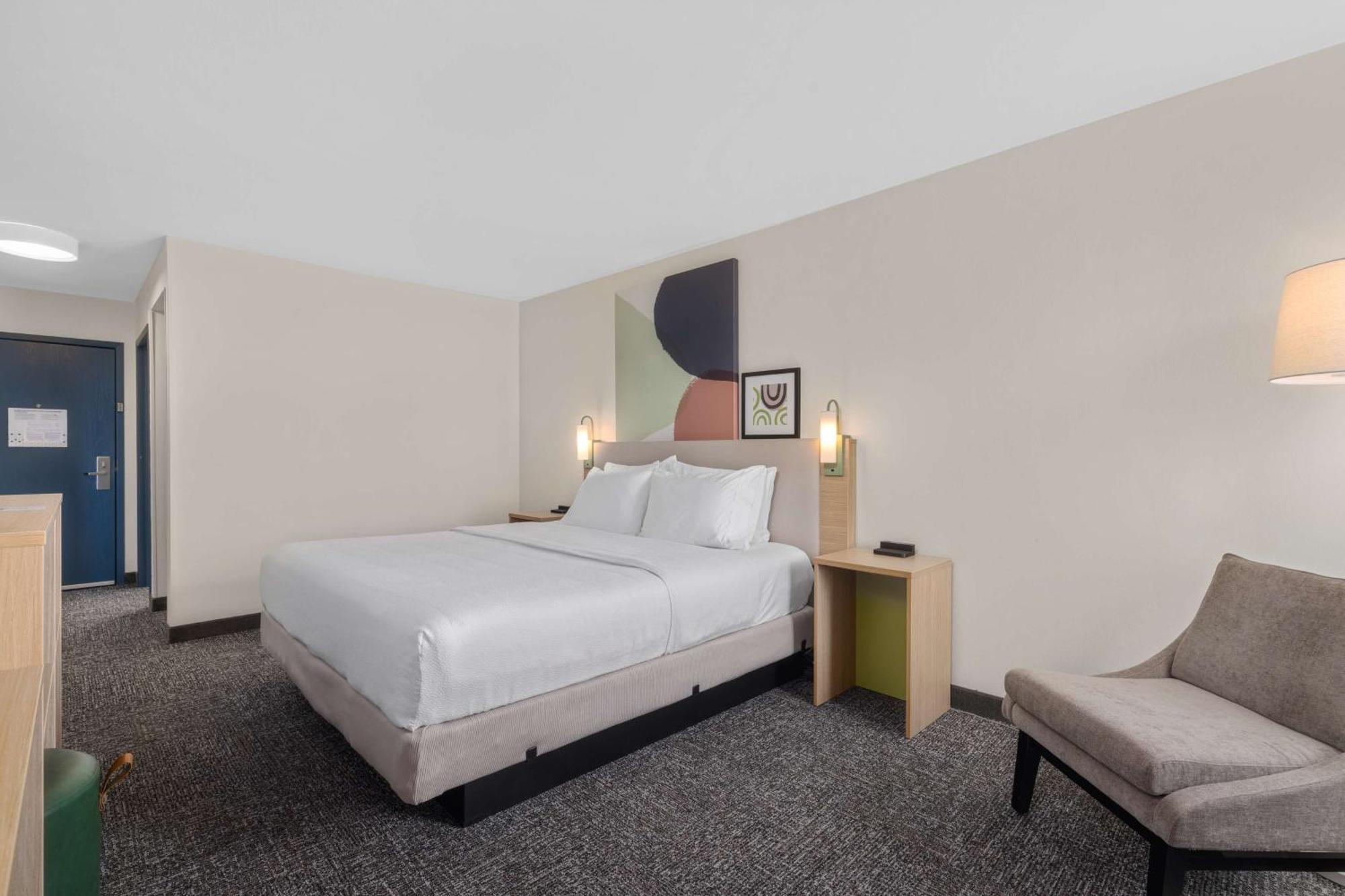 King Room with Mobility Accessible Tub