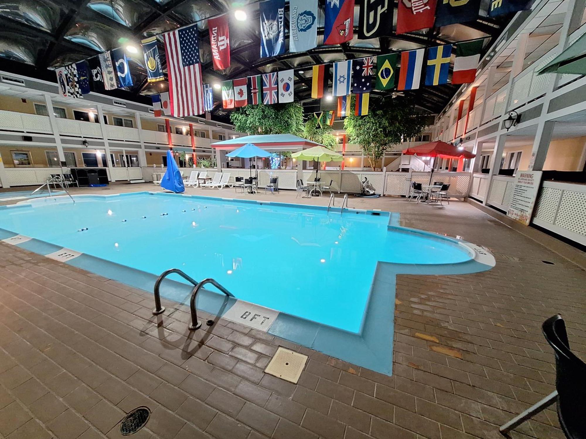 King Room with Poolside View - Non-Smoking