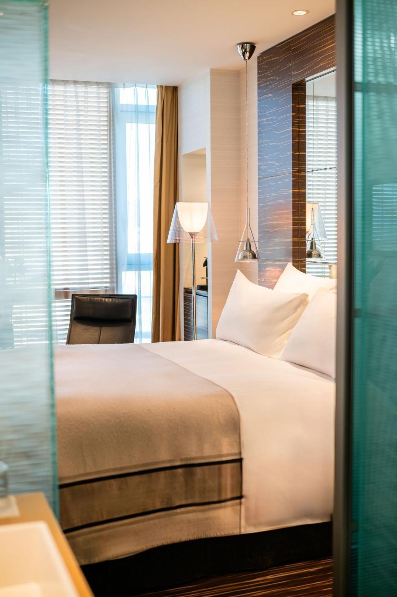 Deluxe Front Room,1615652244:JPEG