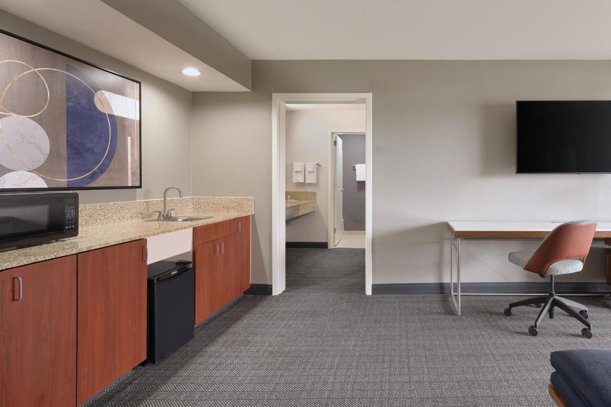 King Suite with Sofa Bed,1616881210:JPEG