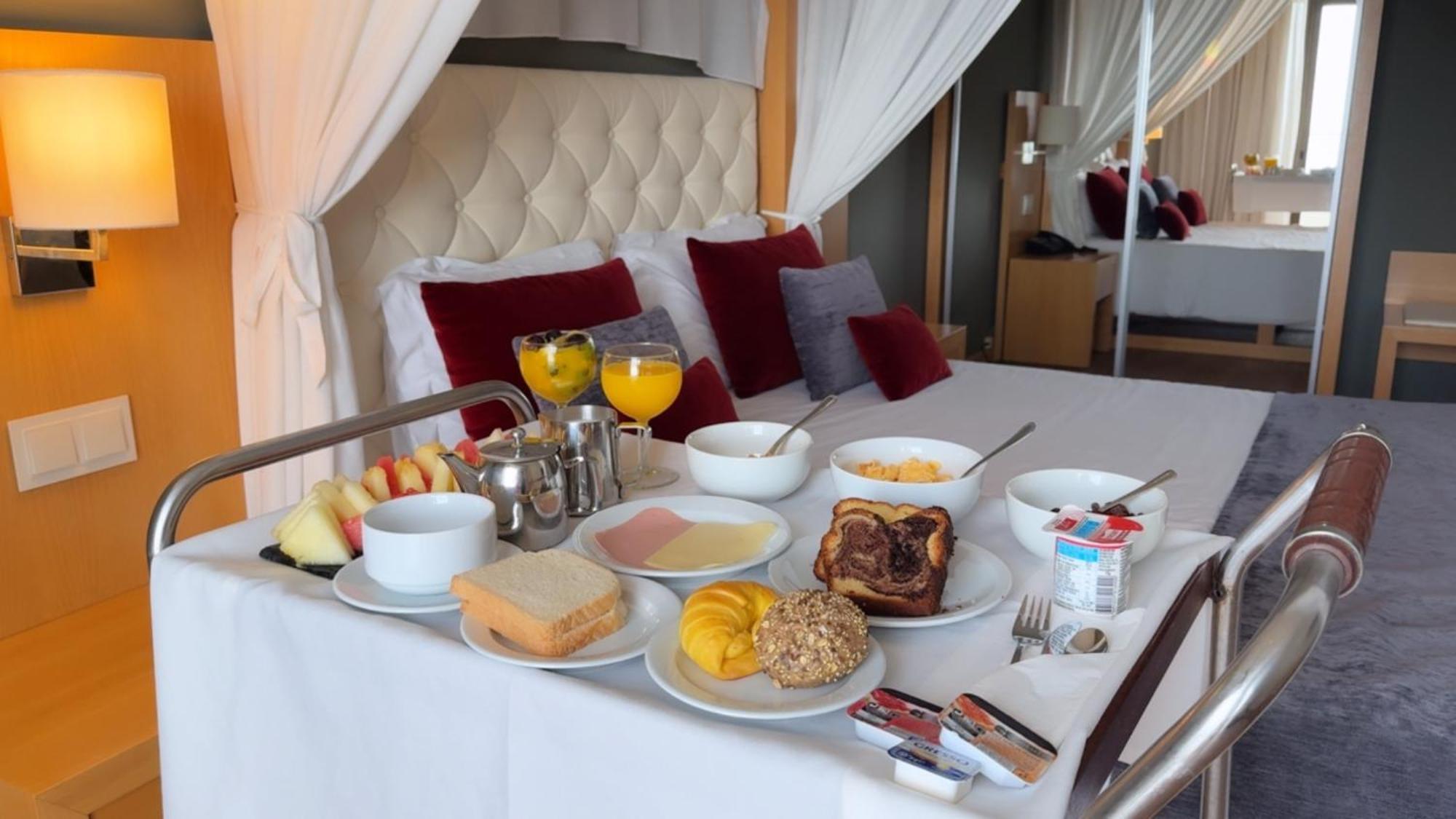 Deluxe Suite with Sea View,1618273092:JPEG