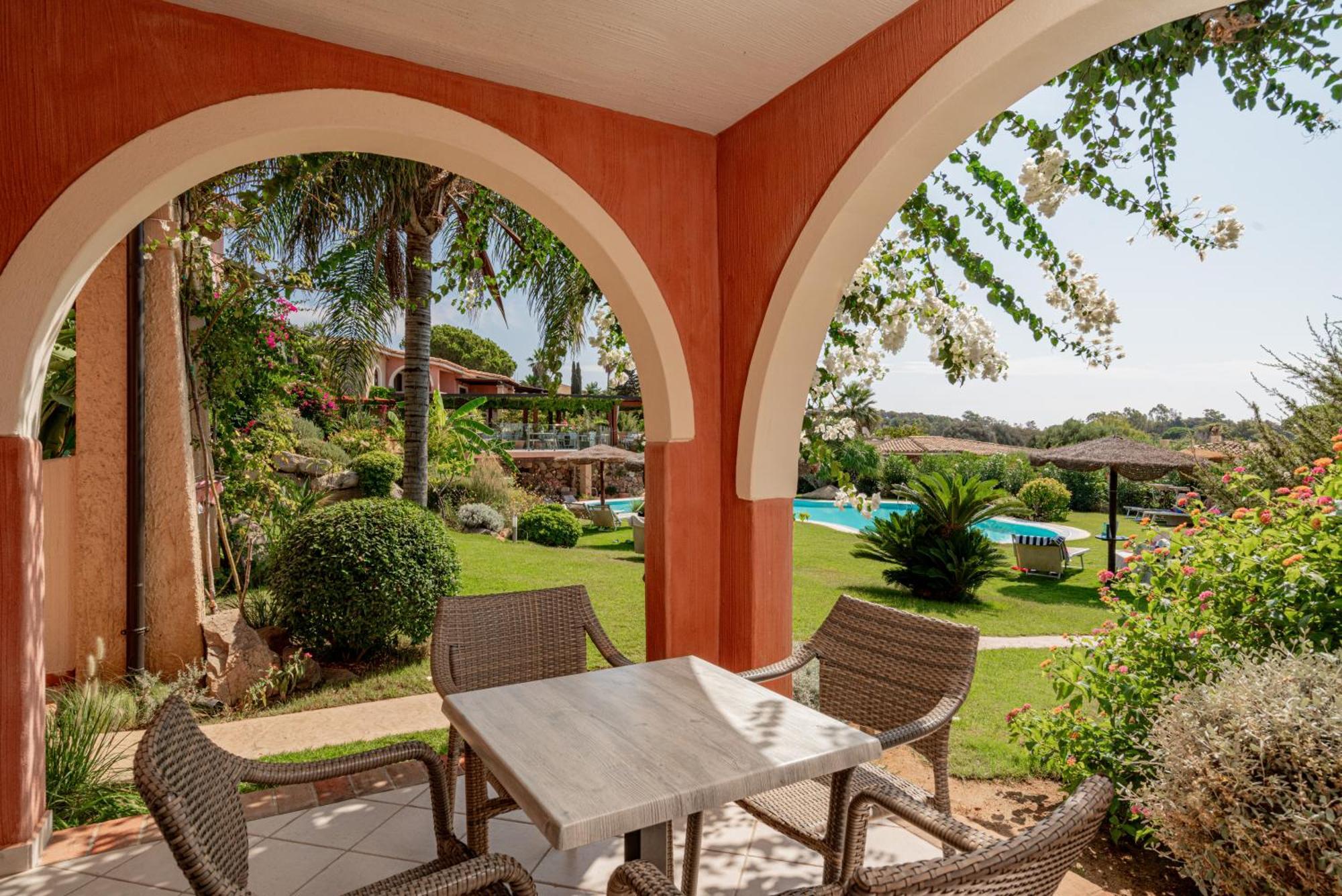 Suite Junior - Vue sur Piscine - Rez-de-Chaussée