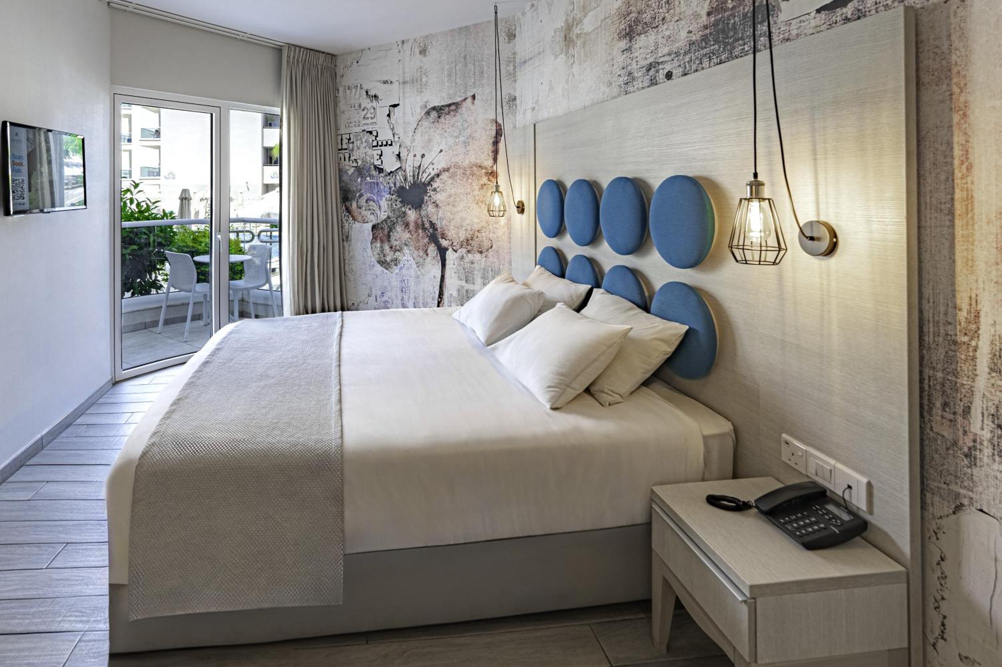 Deluxe Superior Room - Pool View