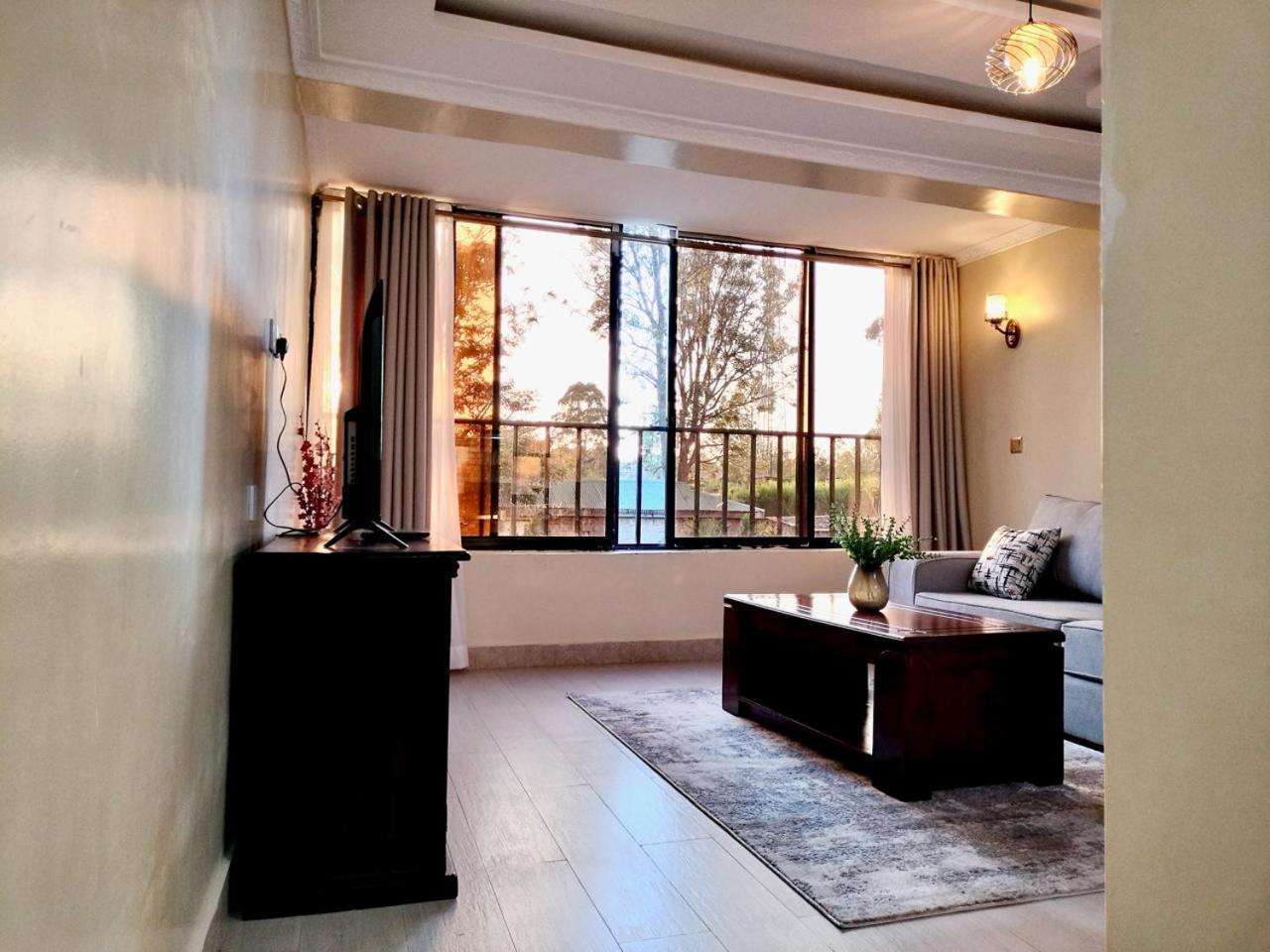 One-Bedroom Apartment with Park View