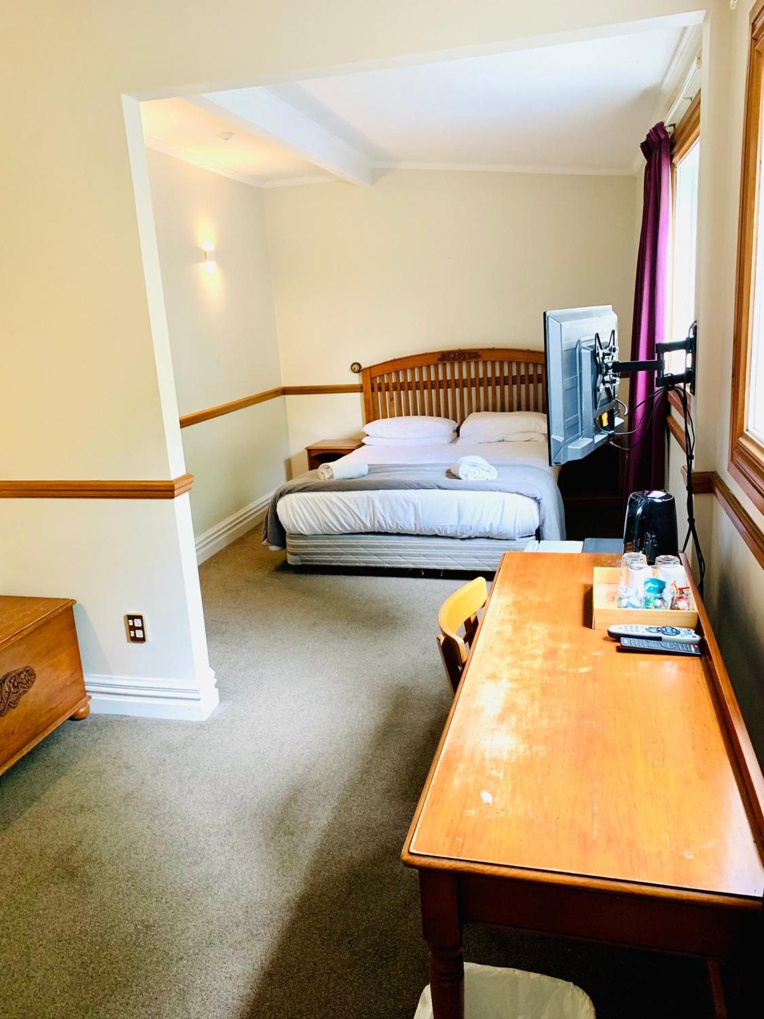 Deluxe Queen Suite,1690313846:JPEG
