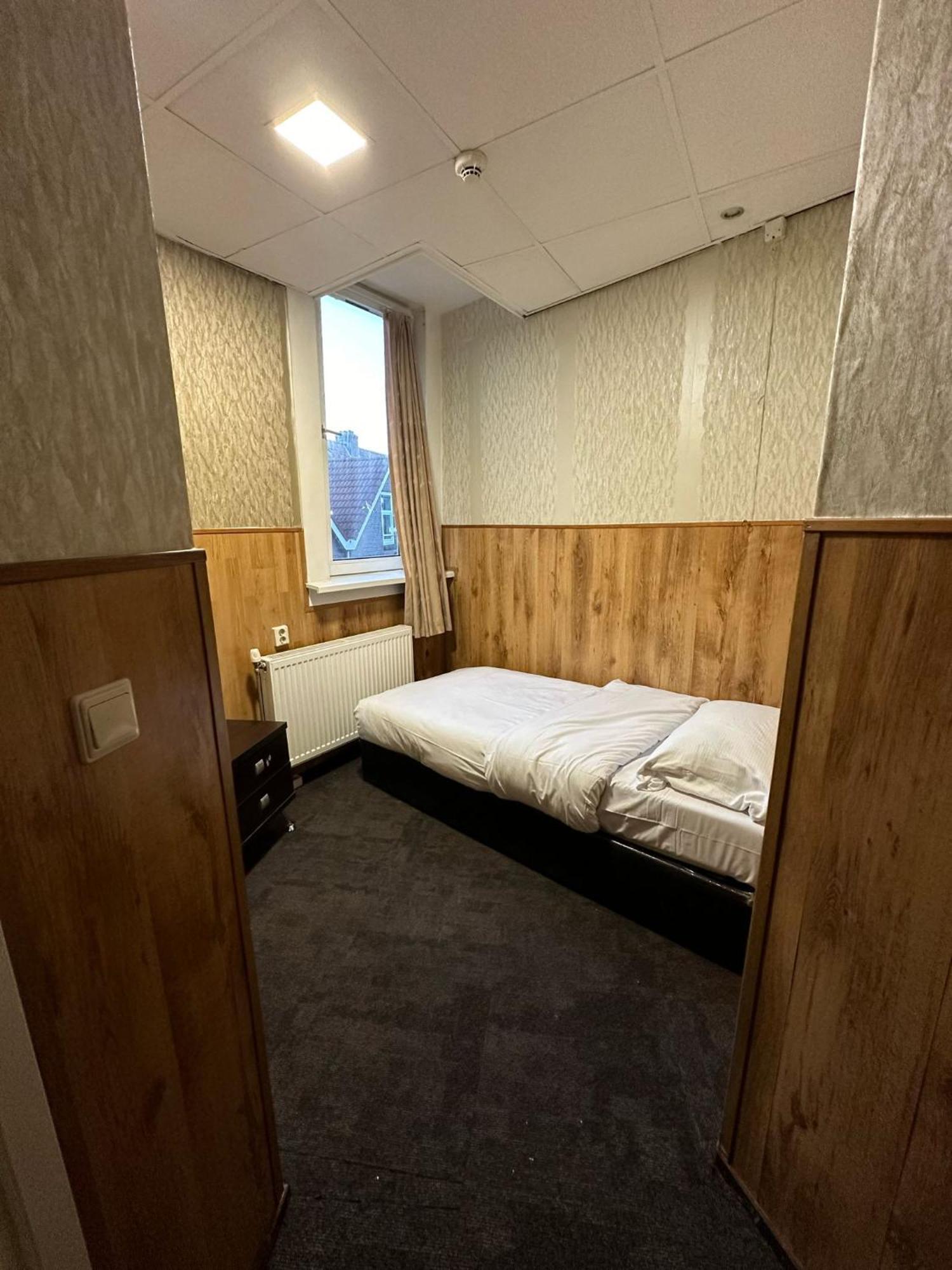Eenpersoonskamer met Gedeelde Badkamer