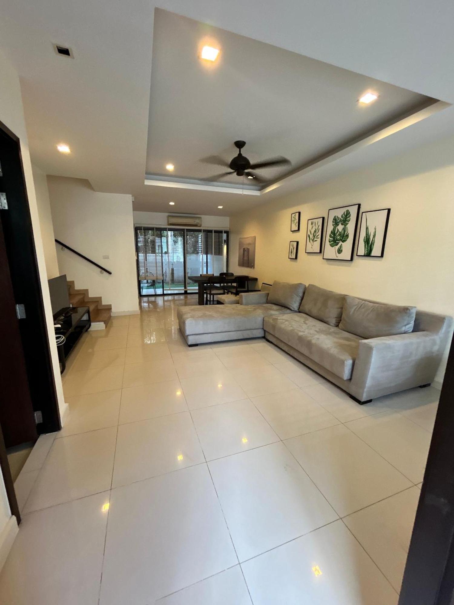 Quarto Pequeno com Casa de Banho Partilhada