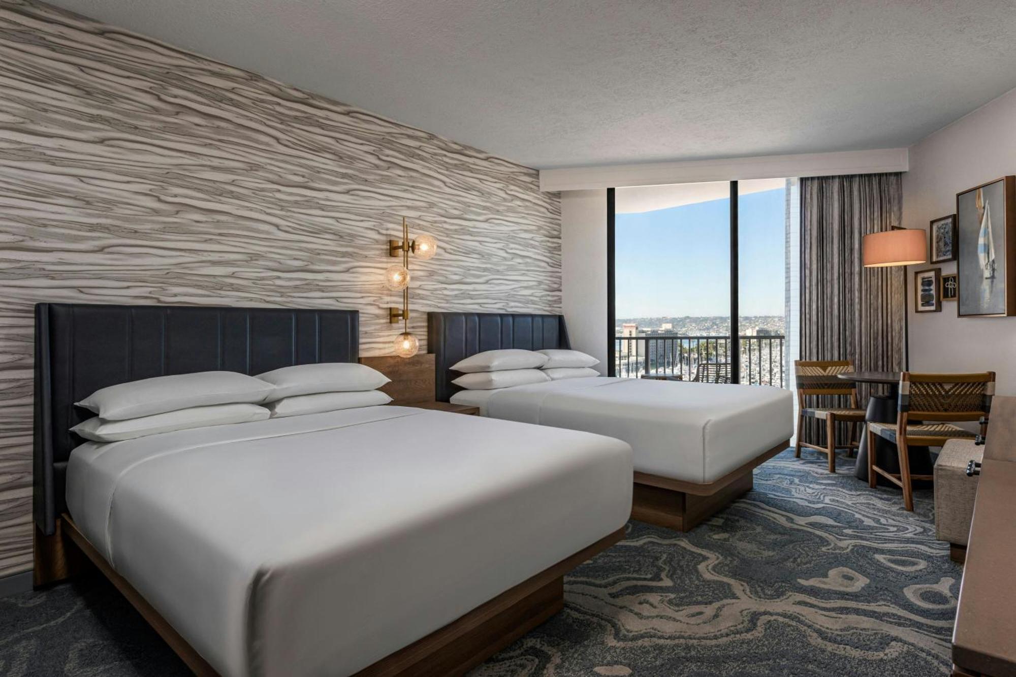 2 Double beds Marina Tower Deluxe Guest Room,1643136168:JPEG