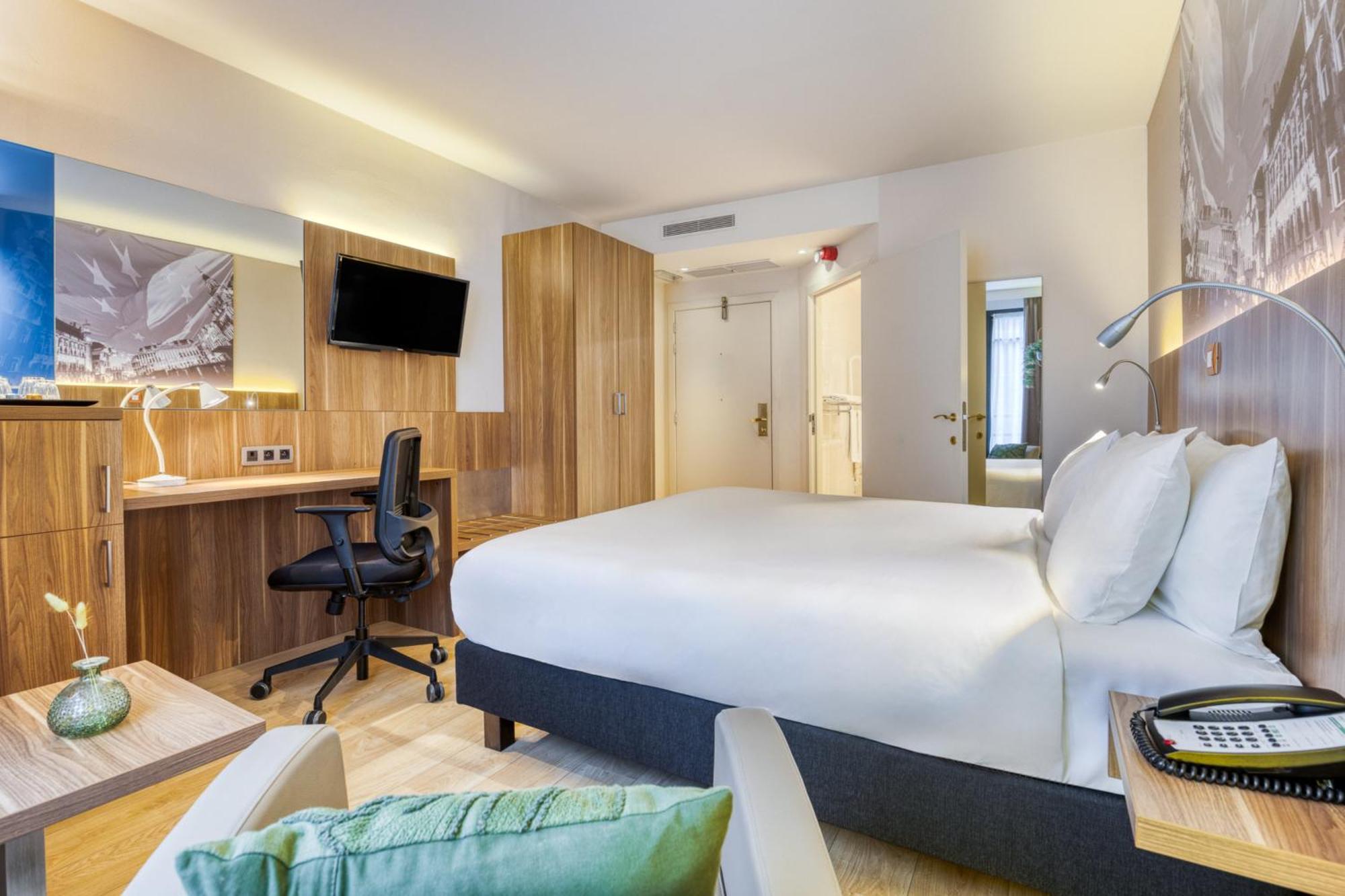 Chambre Lit King-Size - Accessible aux Personnes à Mobilité Réduite