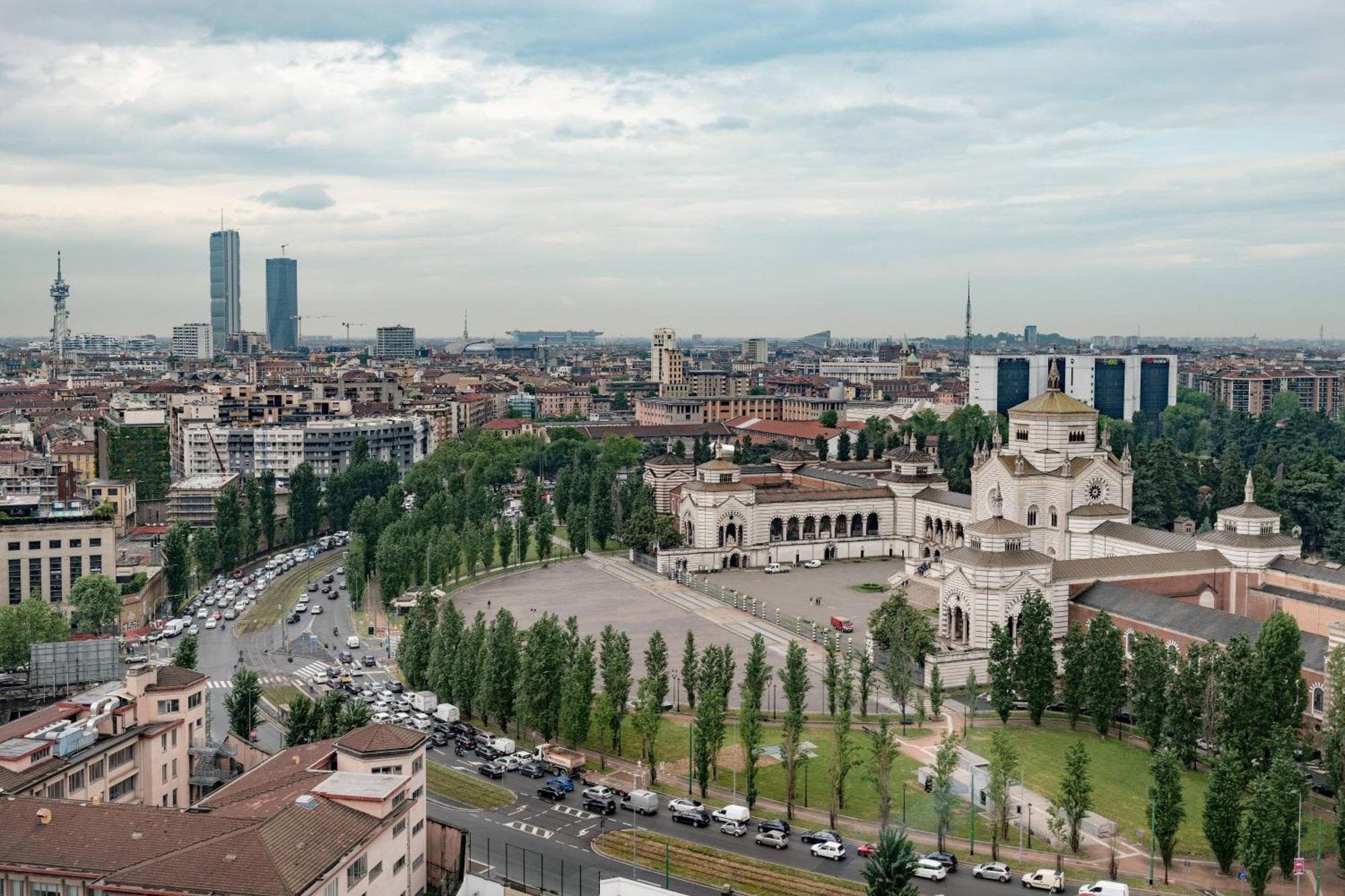 Habitación Estándar con cama extragrande y vistas al perfil urbano