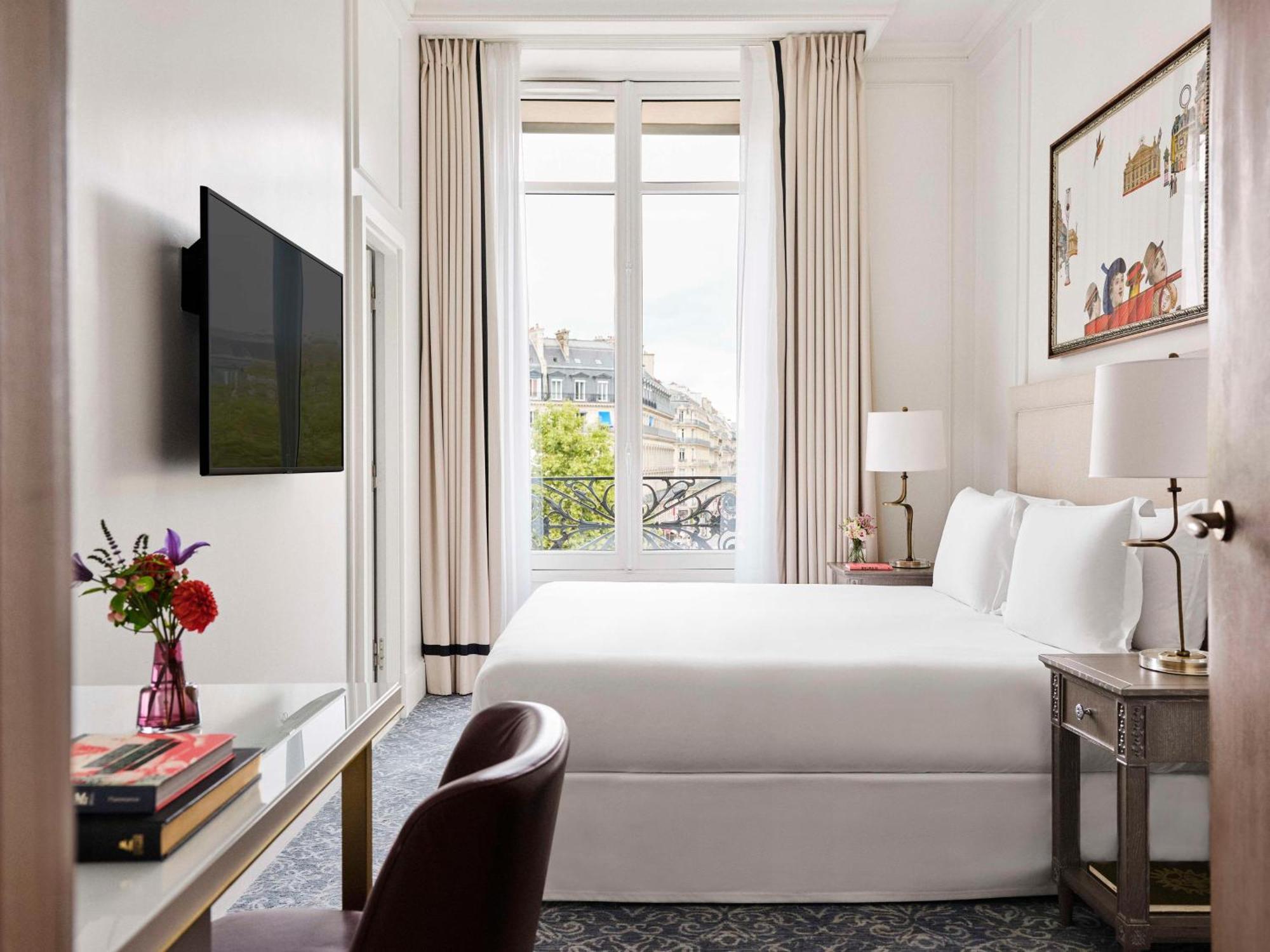 Zimmer mit Kingsize-Bett und Aussicht