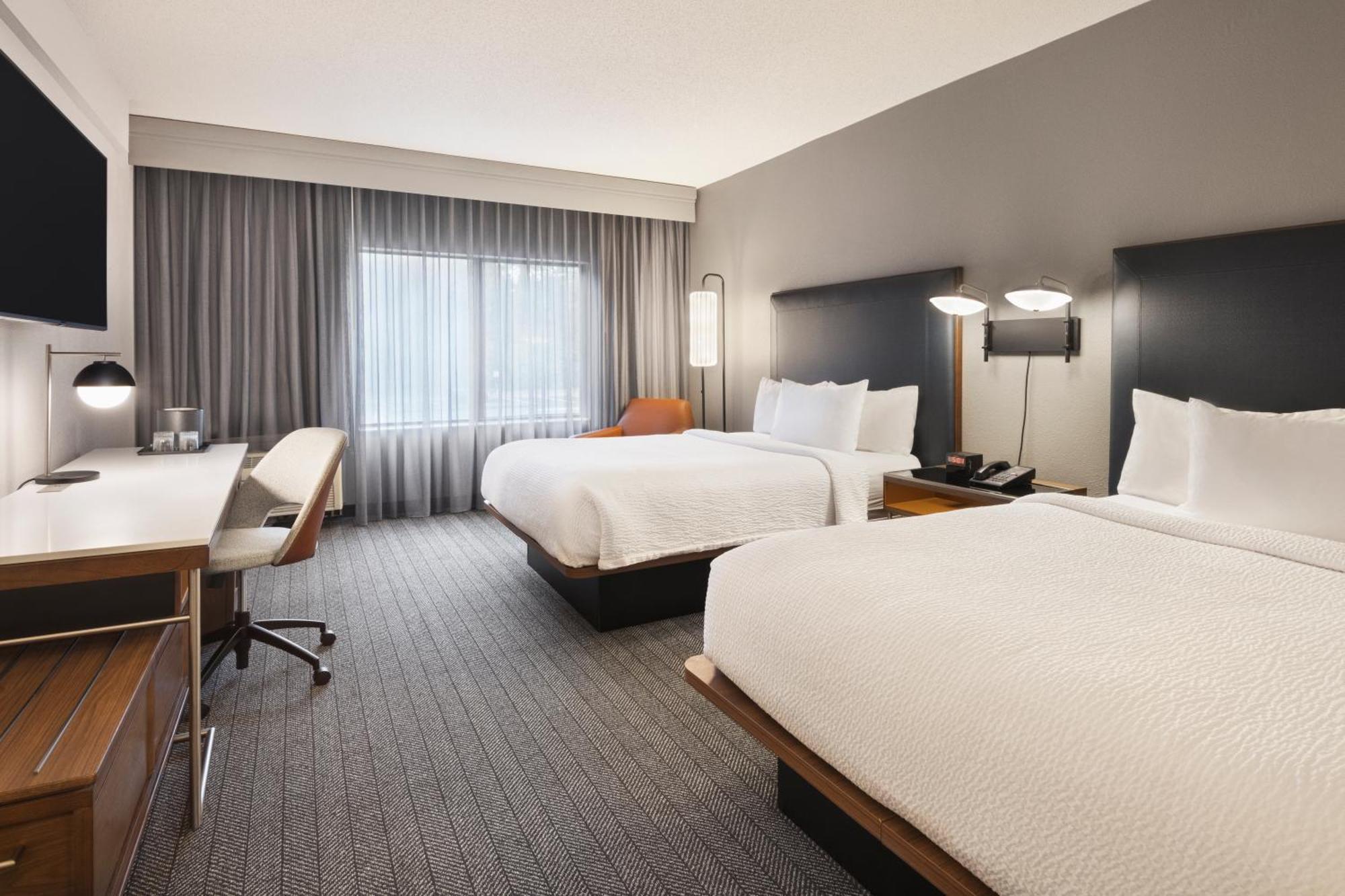 Queen Room Two Queen Beds Bathtub Mobility Access or Hearing Accessible,1646903973:JPEG