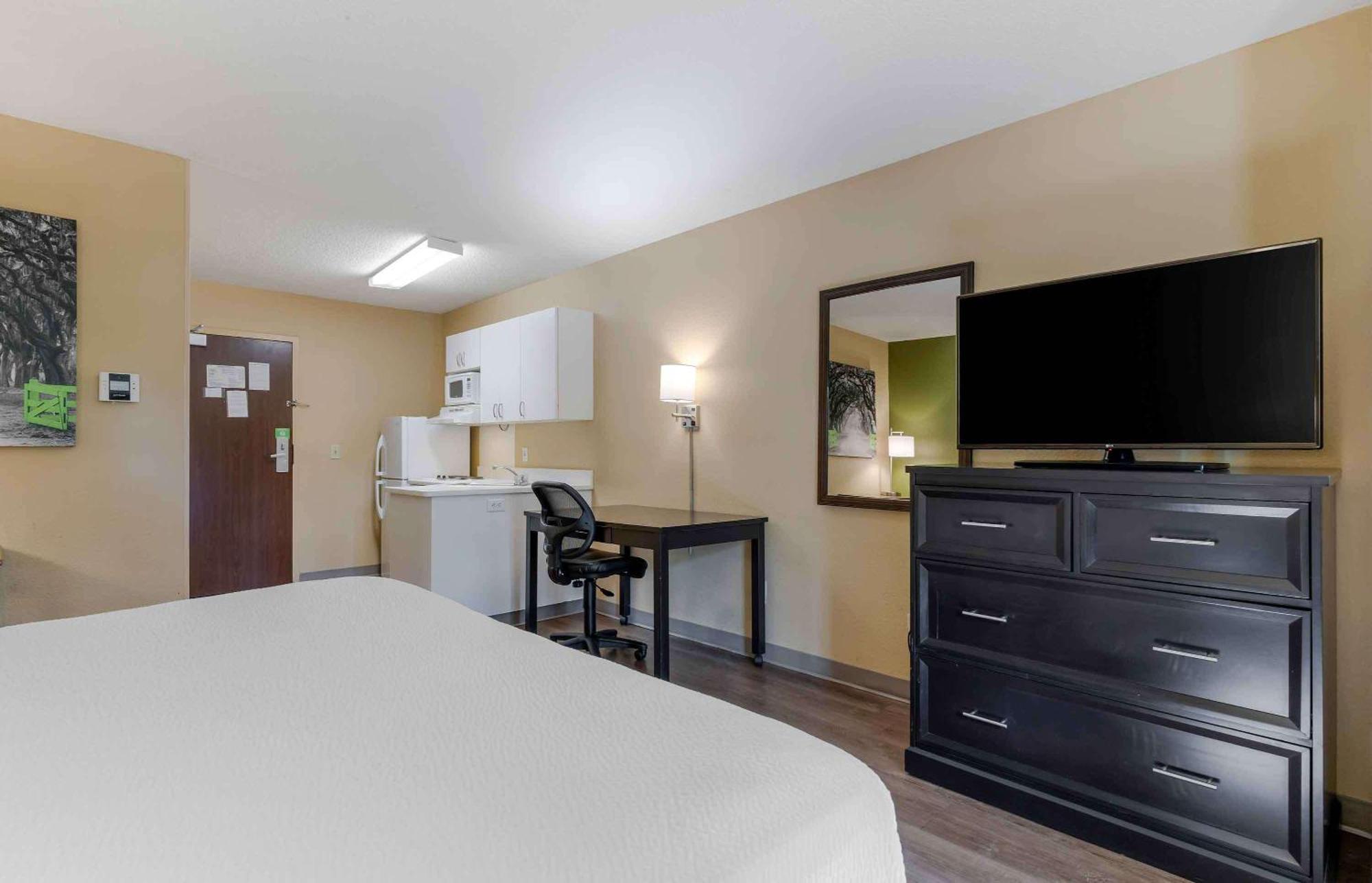 Queen studio 1 Queen Bed Disability Access or Non-Smoking,1655278733:JPEG