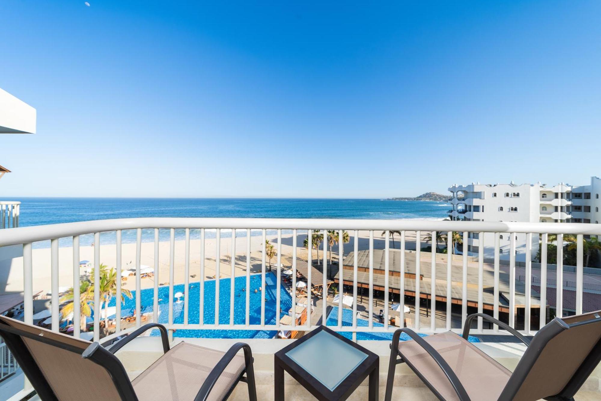 Suite Palmilla con cama extragrande y vistas al mar