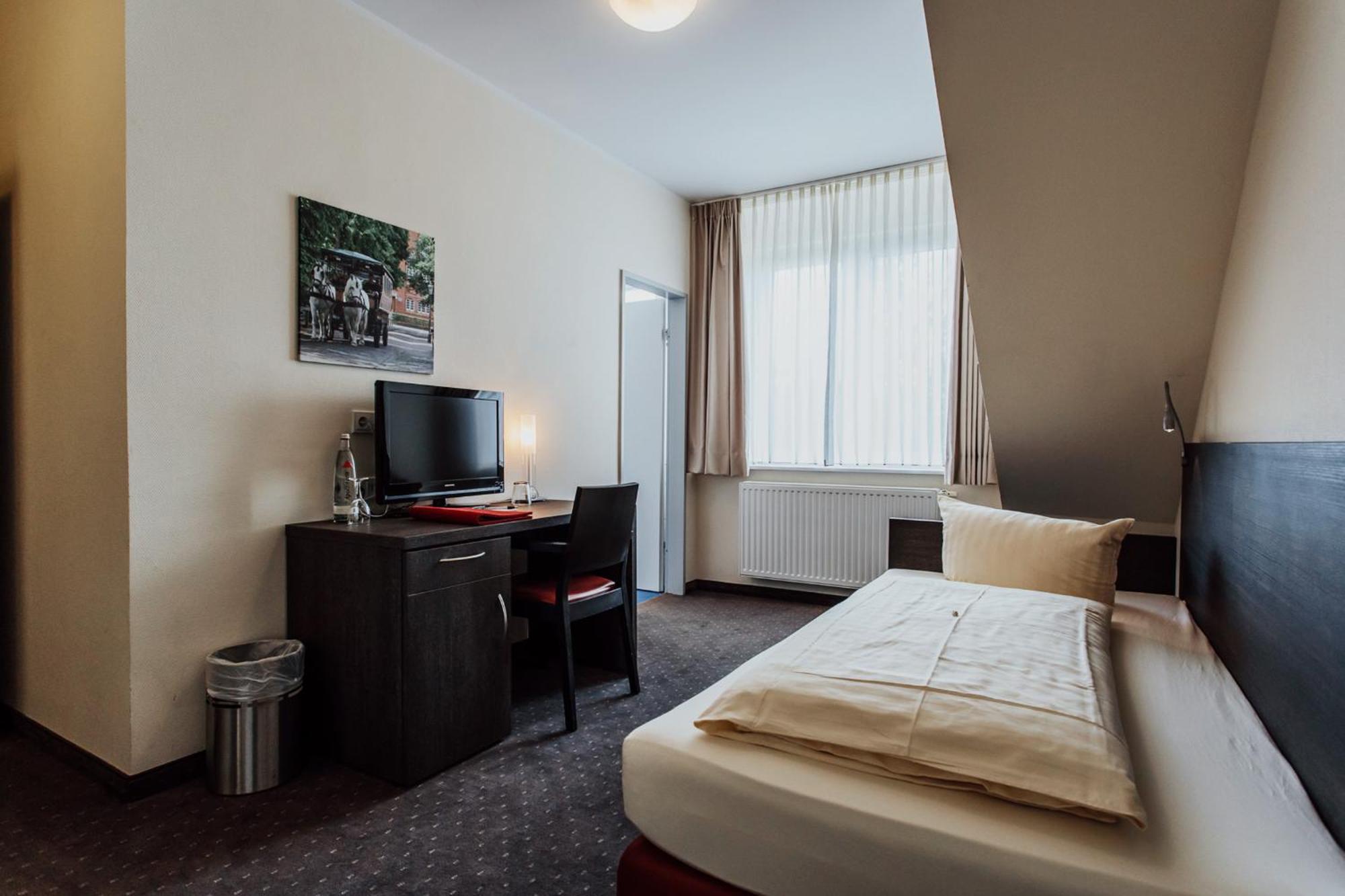 Family Room,1668065623:JPEG