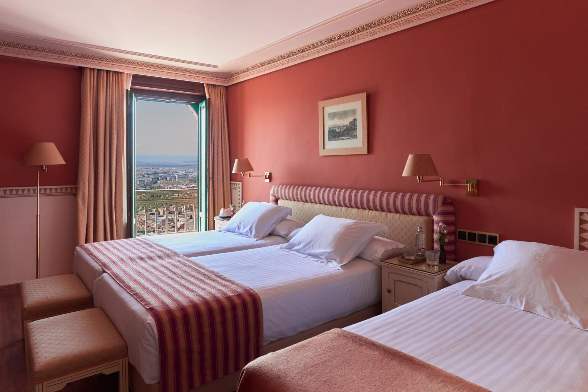 Classic Twin Room with One Extra Single Bed and City View - Non-Smoking,1543920136:JPEG