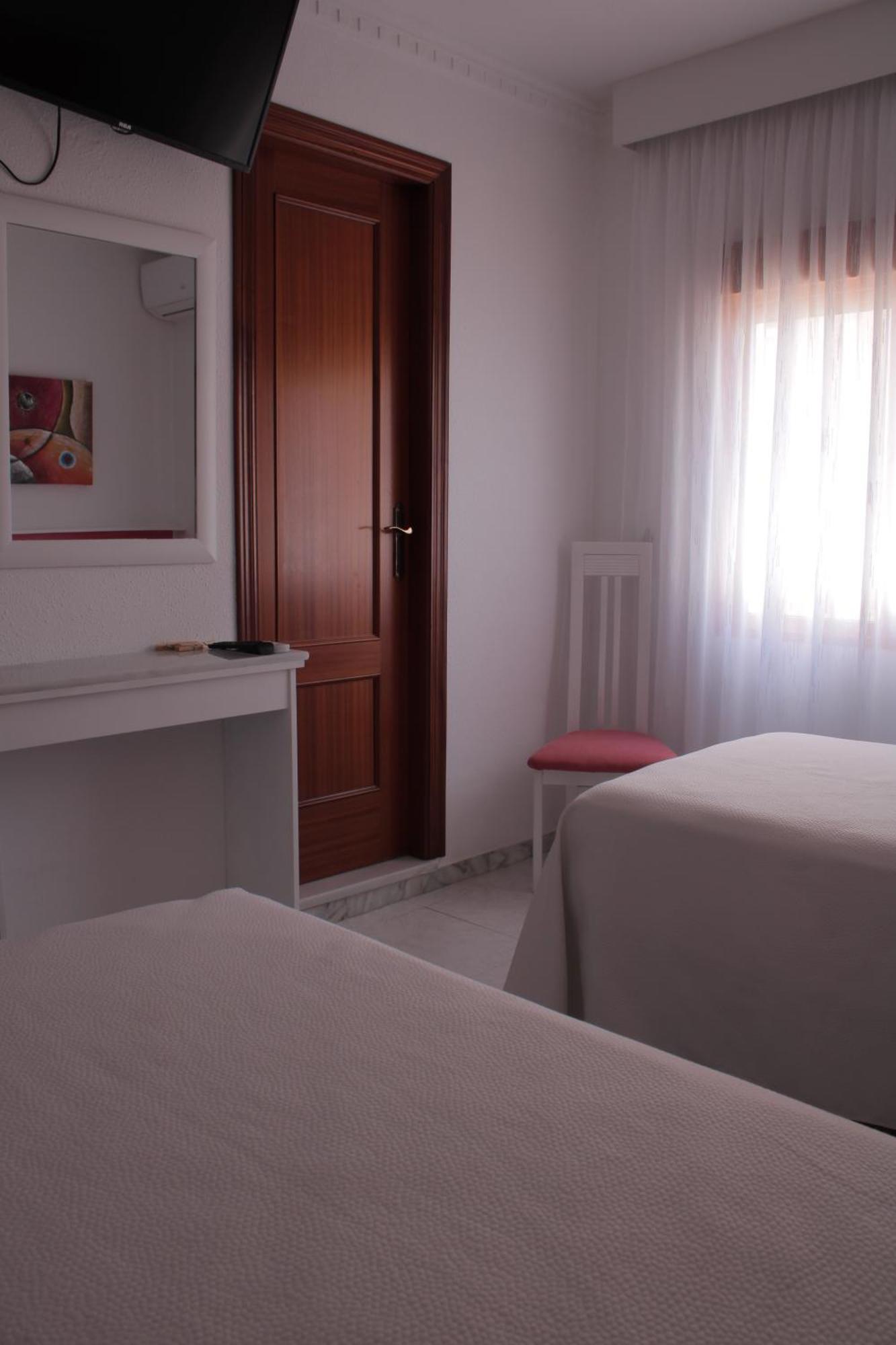 Twin Room,1672617146:JPEG