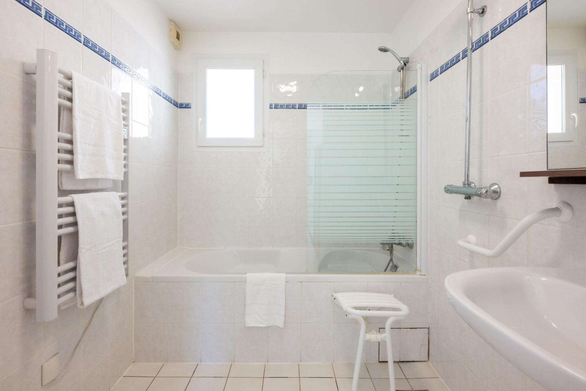 Three-Bedroom Apartment,1678628136:JPEG