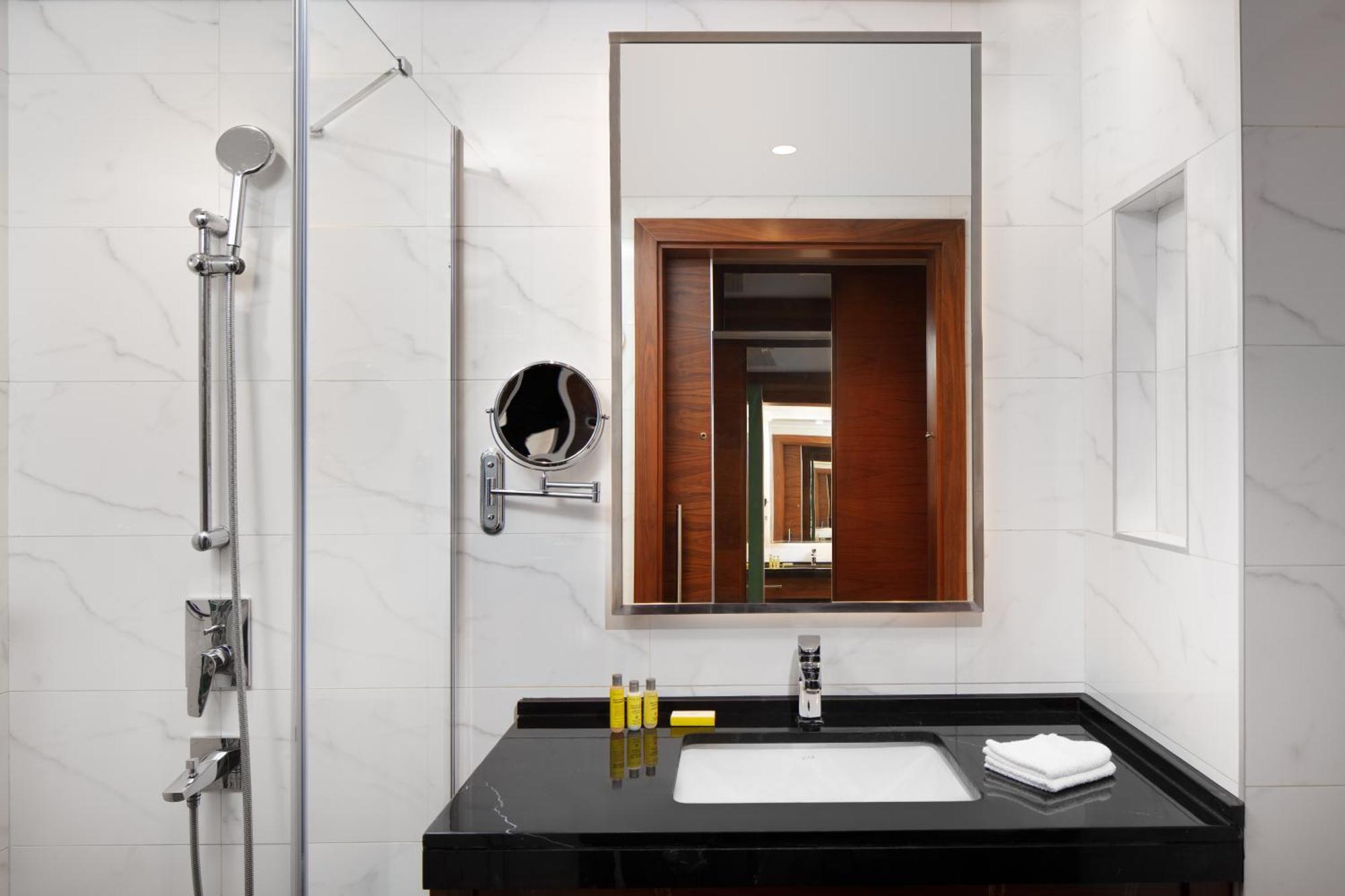 Deluxe King Room with City View