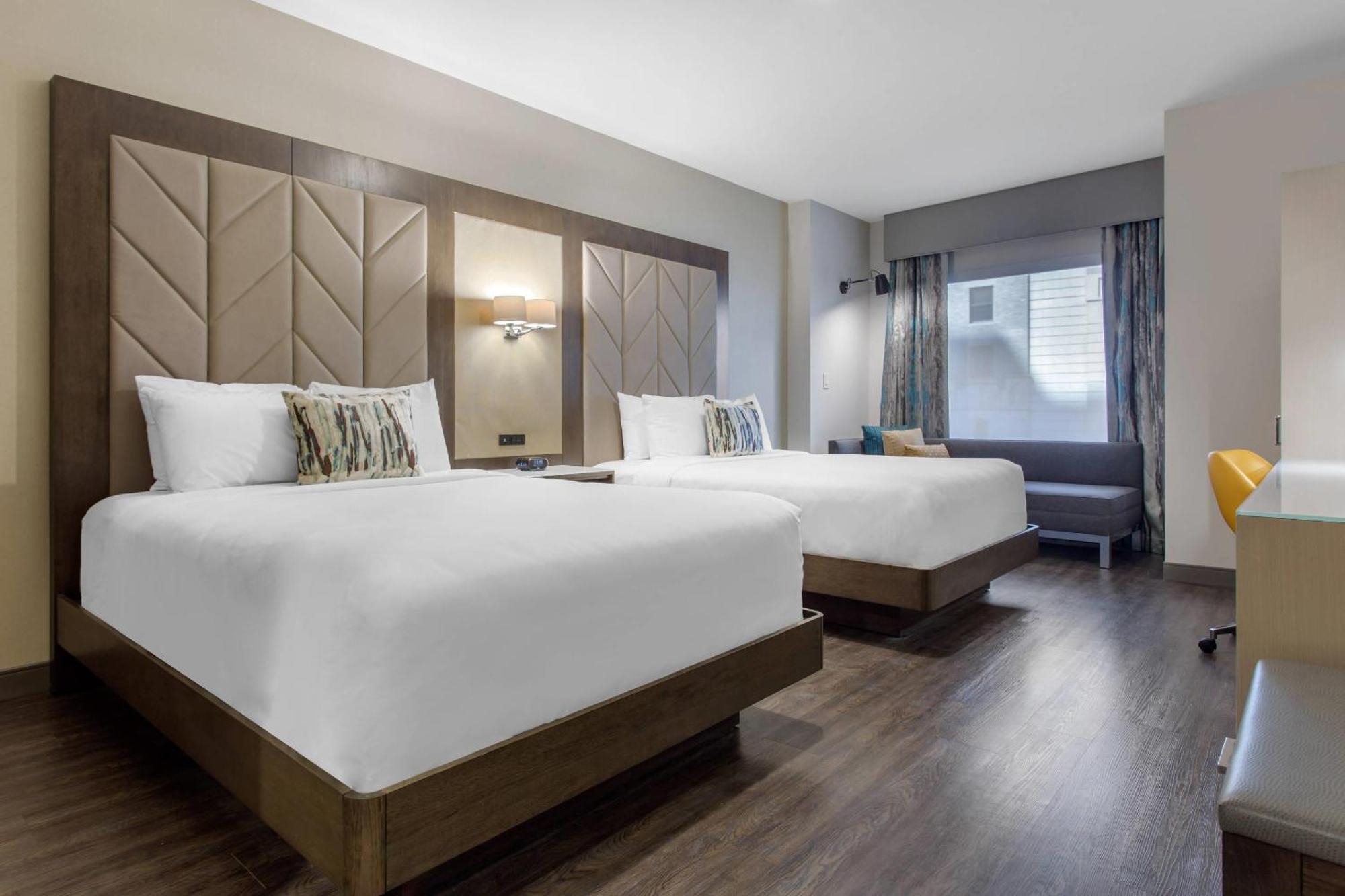 Kamer met 2 Queensize Bedden - Rookvrij