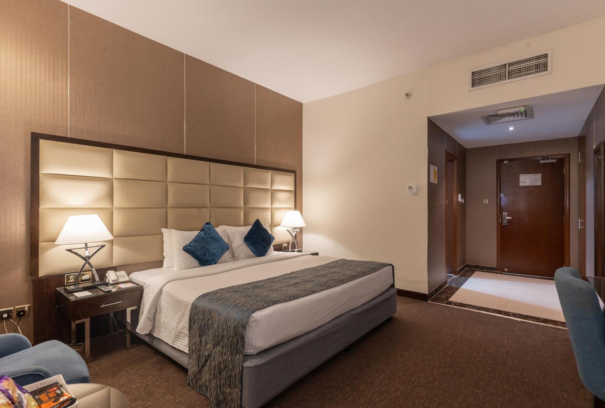 Deluxe Queen Room - Non-Smoking,1705610637:JPEG