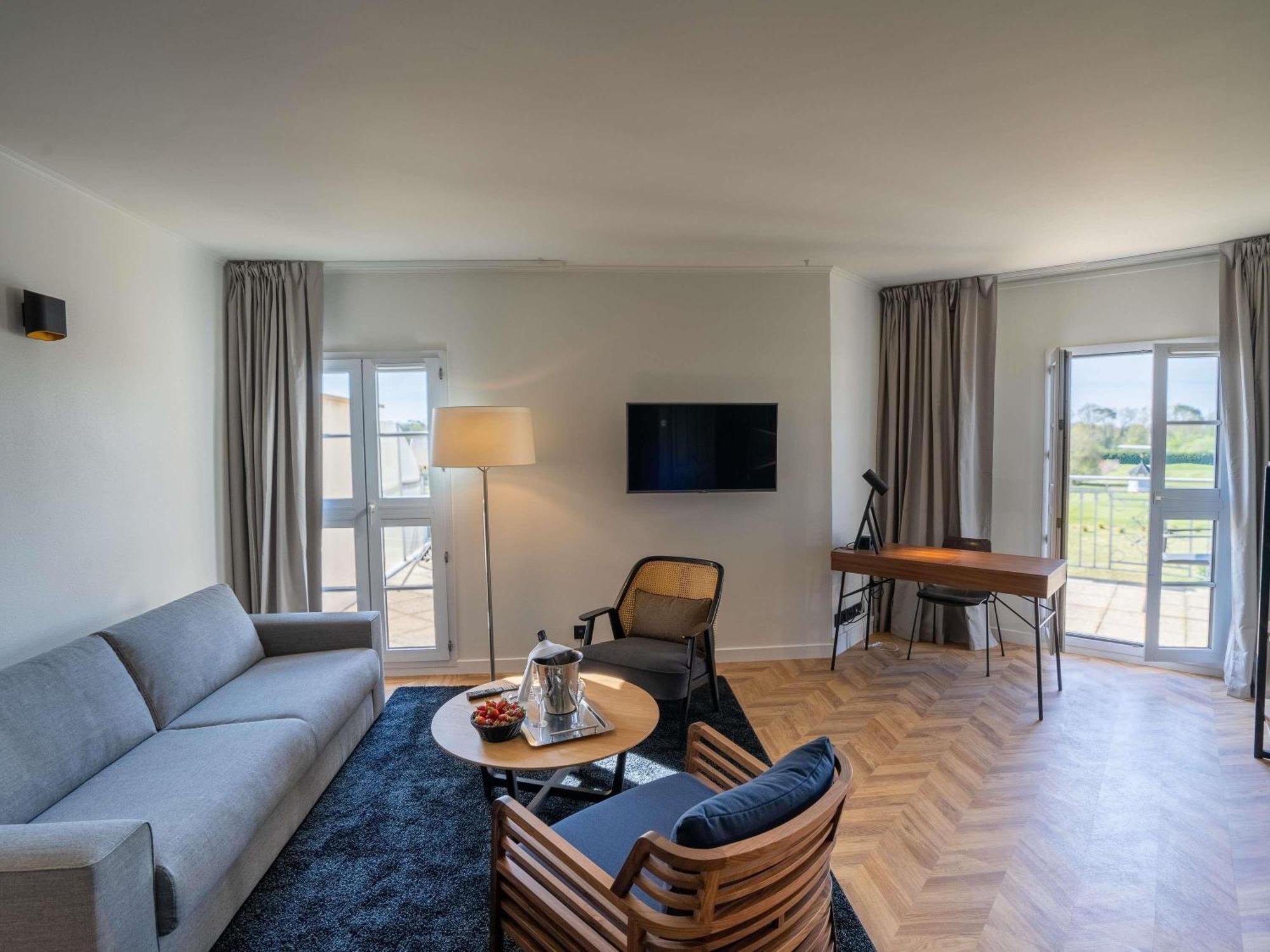 Suite,1716978078:JPEG