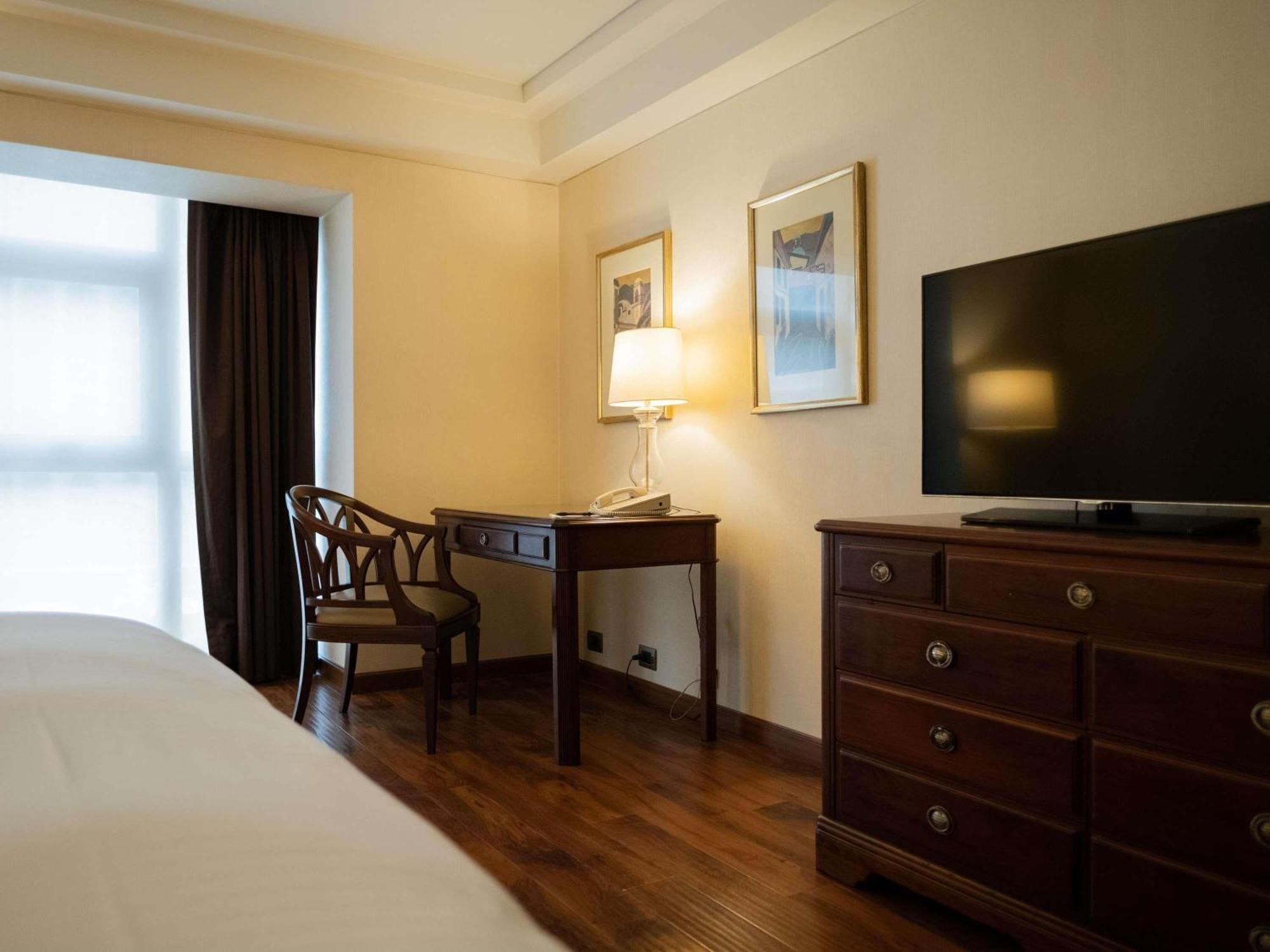 Premier King Room,1717038304:JPEG