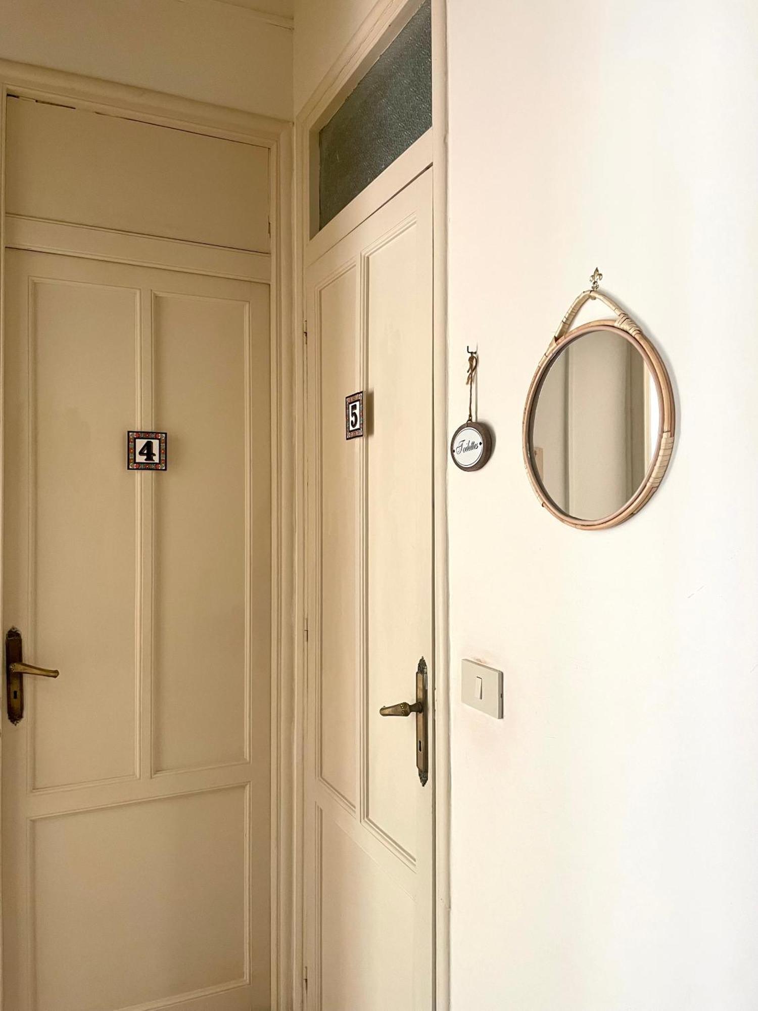 Tweepersoonskamer met Gedeelde Badkamer