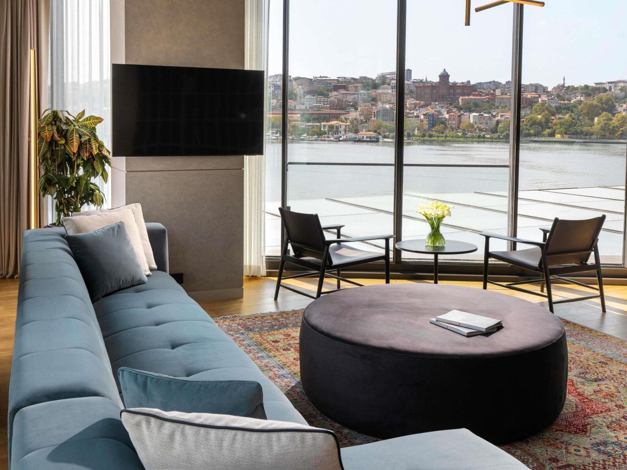 Suite d’Angle à 1 Chambre avec Service de Butler et Vue sur Mer