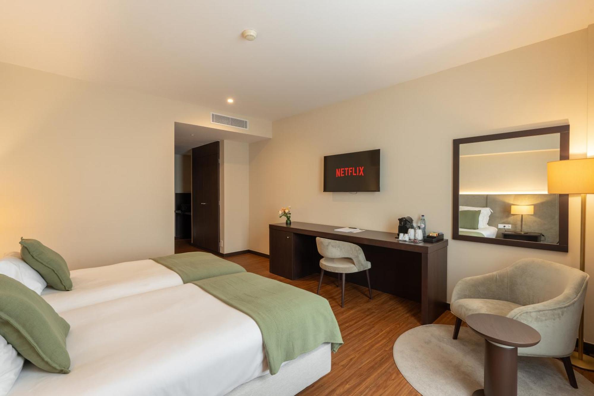 Premium Twin Room,1746867686:JPEG