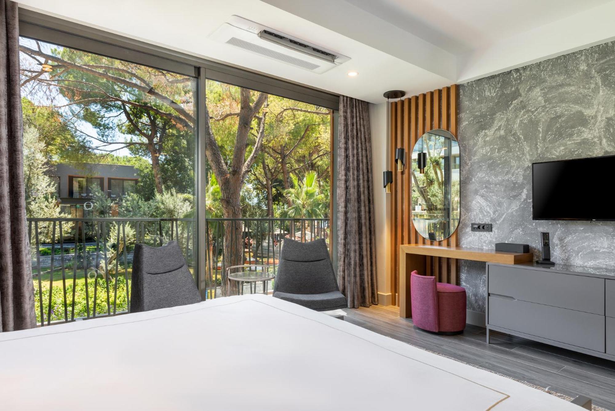 Dreibettzimmer mit Gartenblick