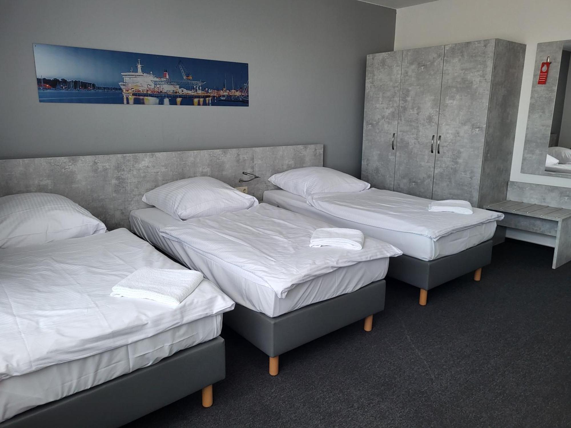 Triple Room with Shared Bathroom,1758286368:JPEG