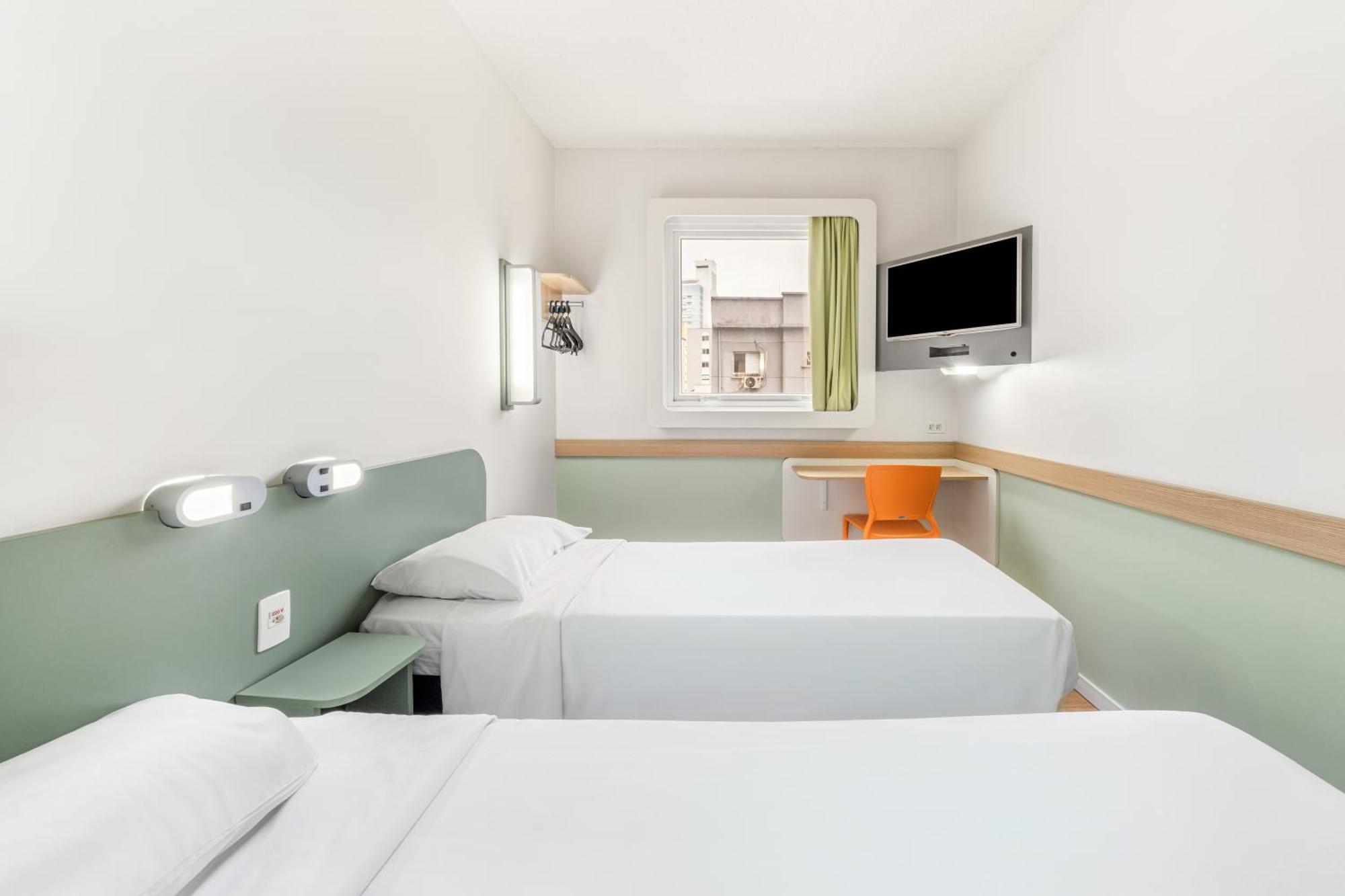 Quarto Twin Standard