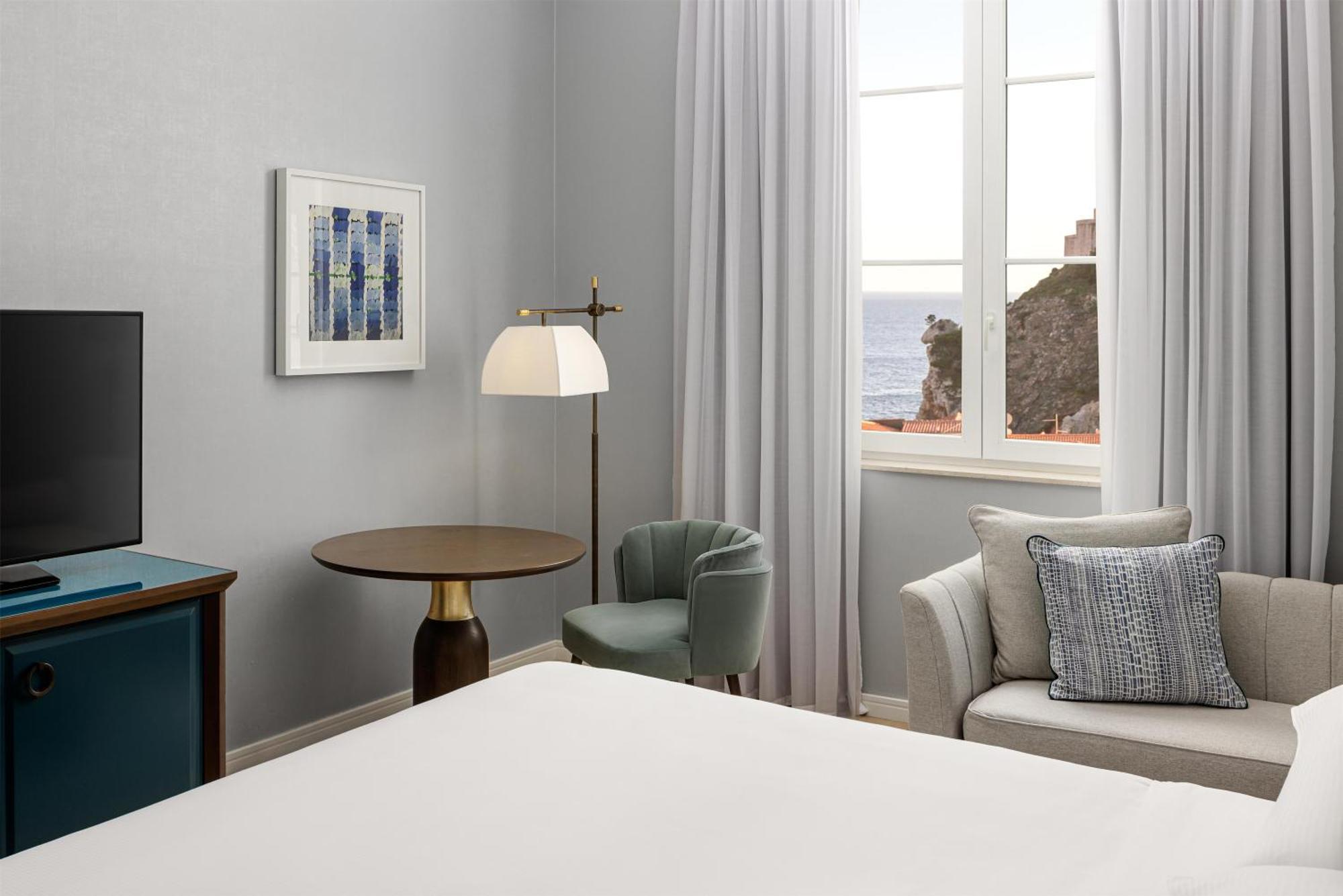 Quarto com Cama King-size e Vista do Mar