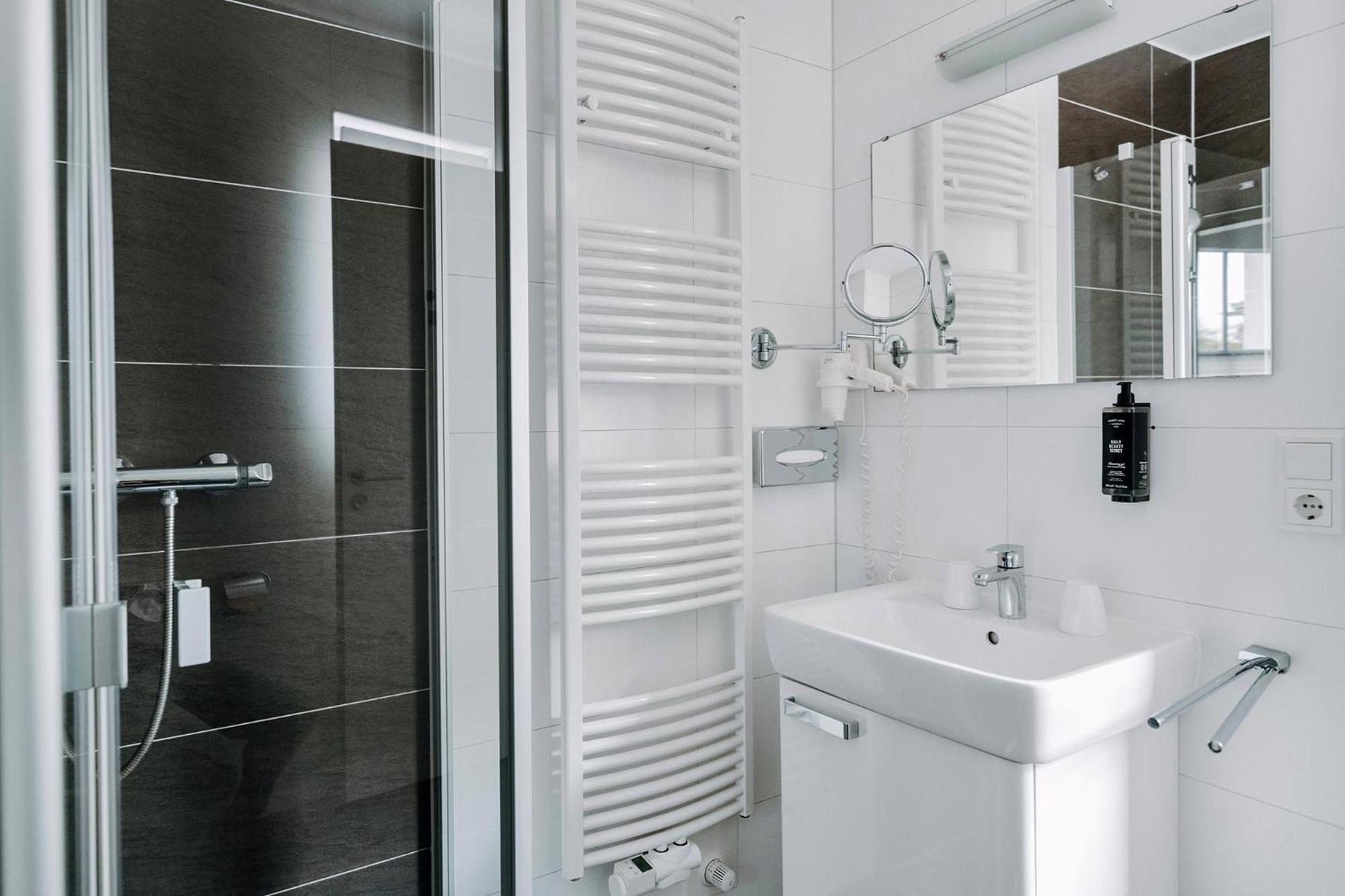 Large Double Room,1765860785:JPEG