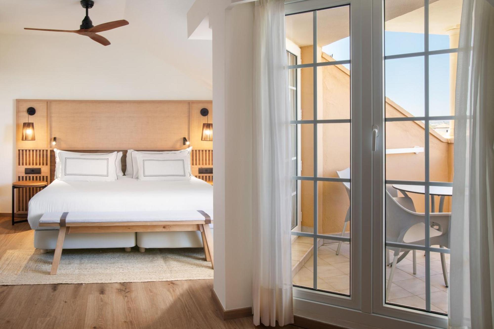 Junior Suite The Level (2 Adults + 2 Children),1765900810:JPEG