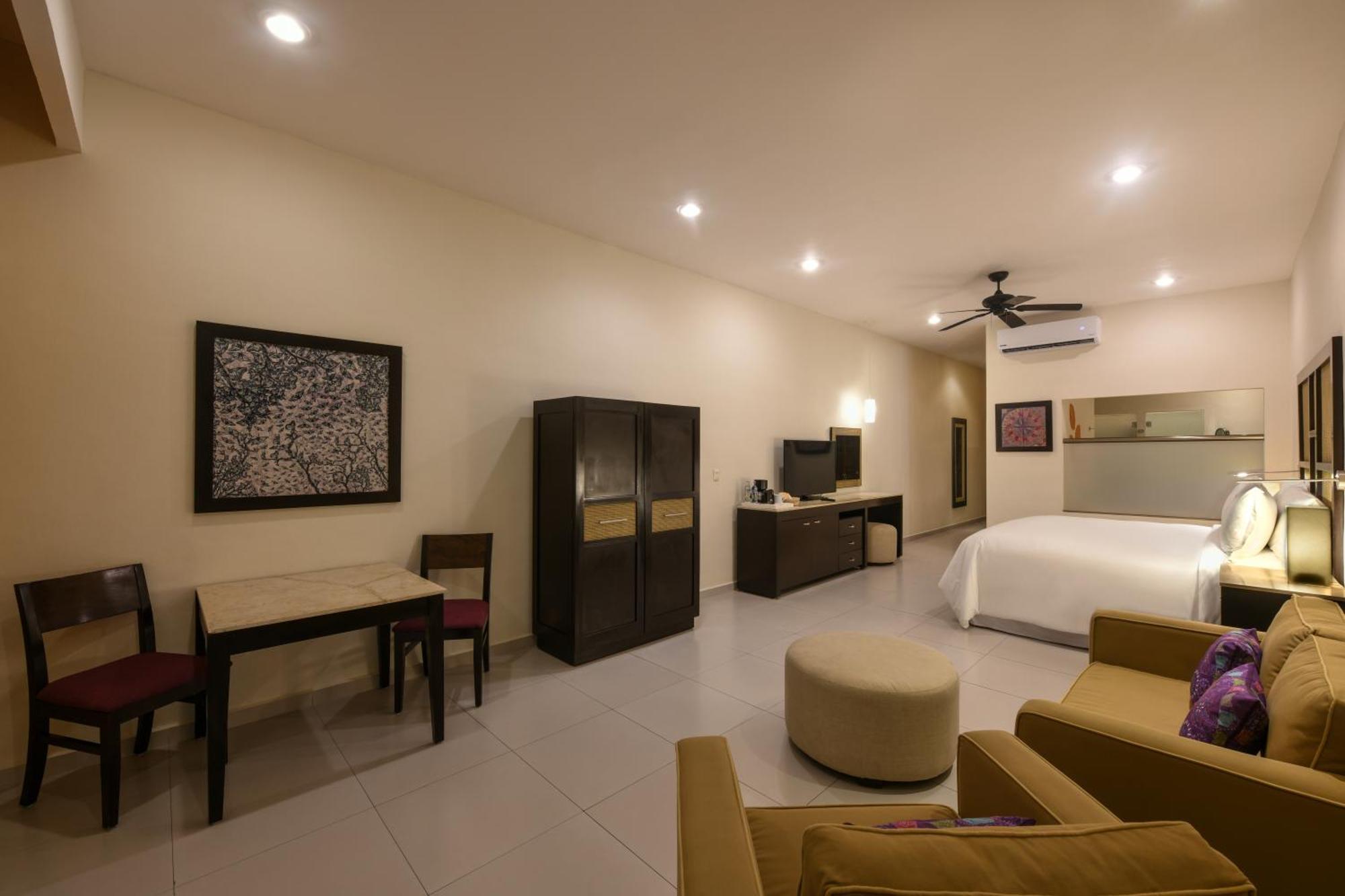 Premium Swim Up Junior Suite