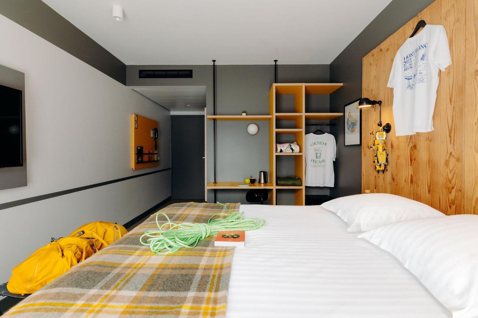Double Room with Mountain View